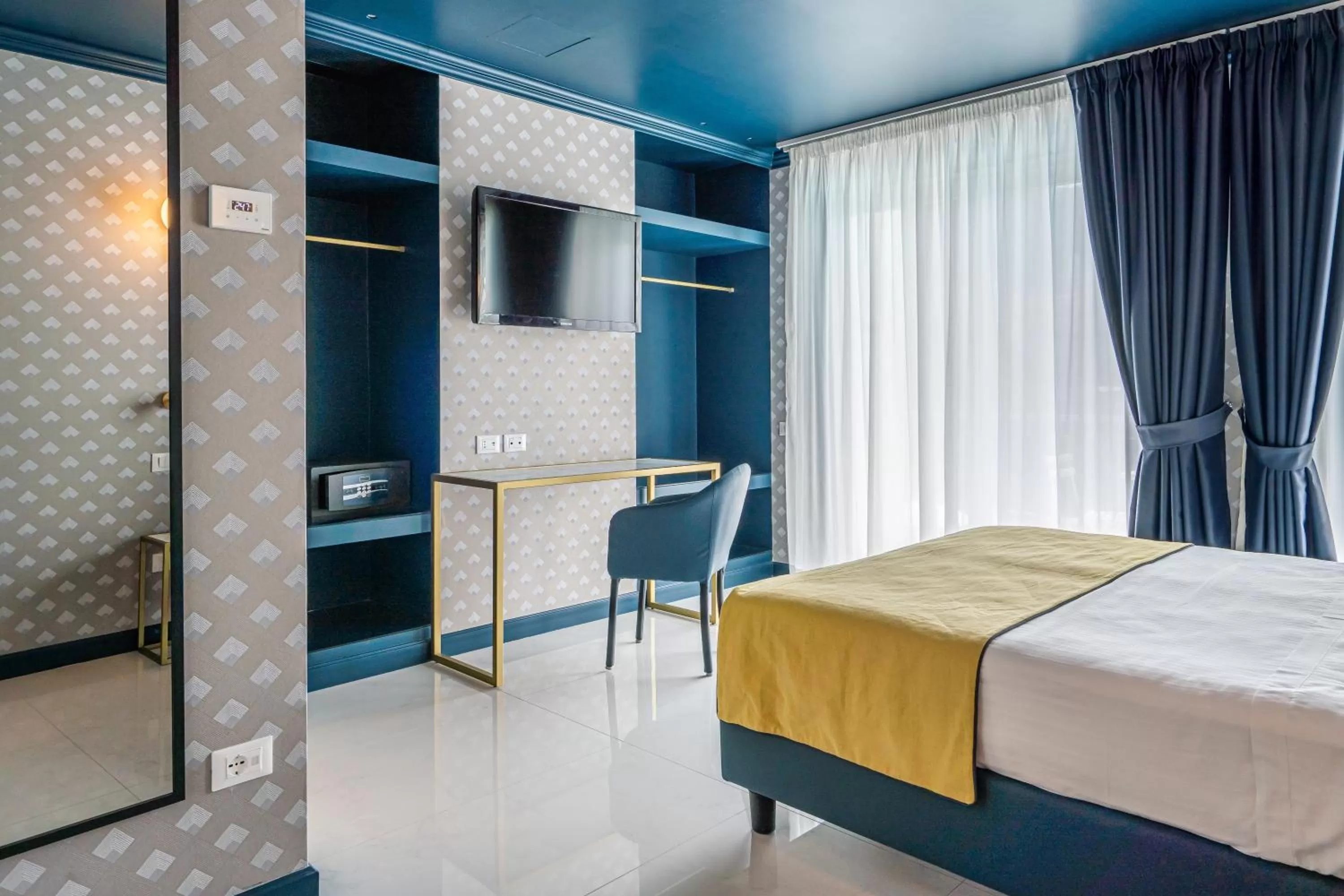 Junior Suite with Sea View in Hotel Mary