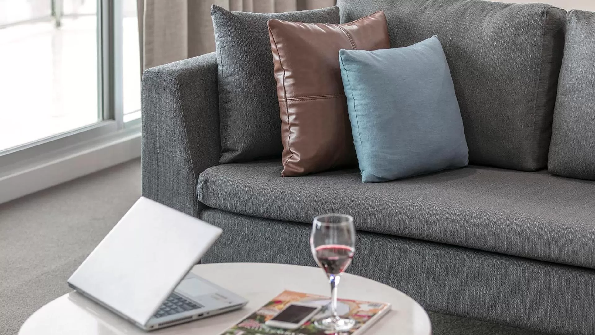 Three-Bedroom Apartment in Oaks Adelaide Embassy Suites