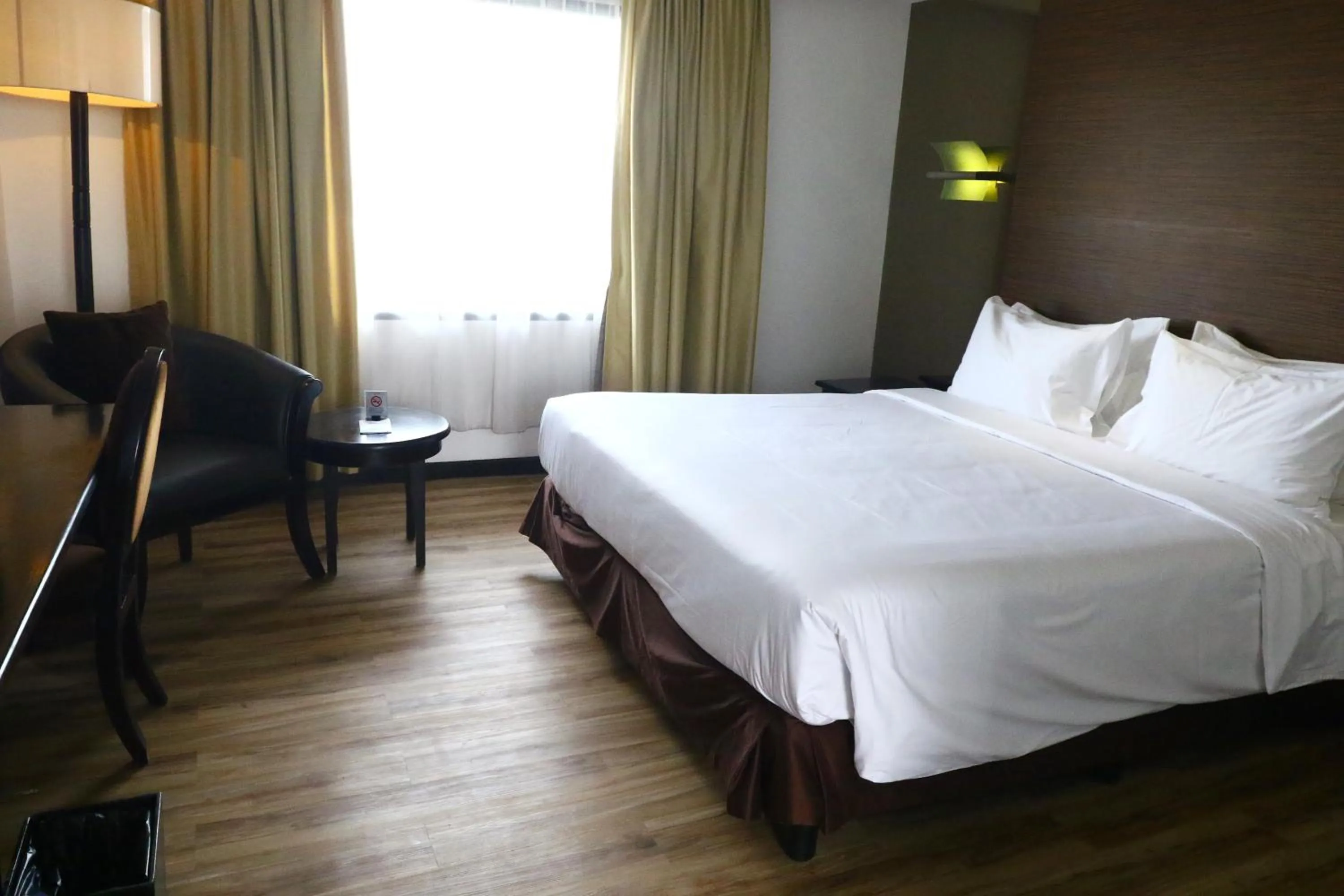 Deluxe King Room in Jakarta Airport Hotel