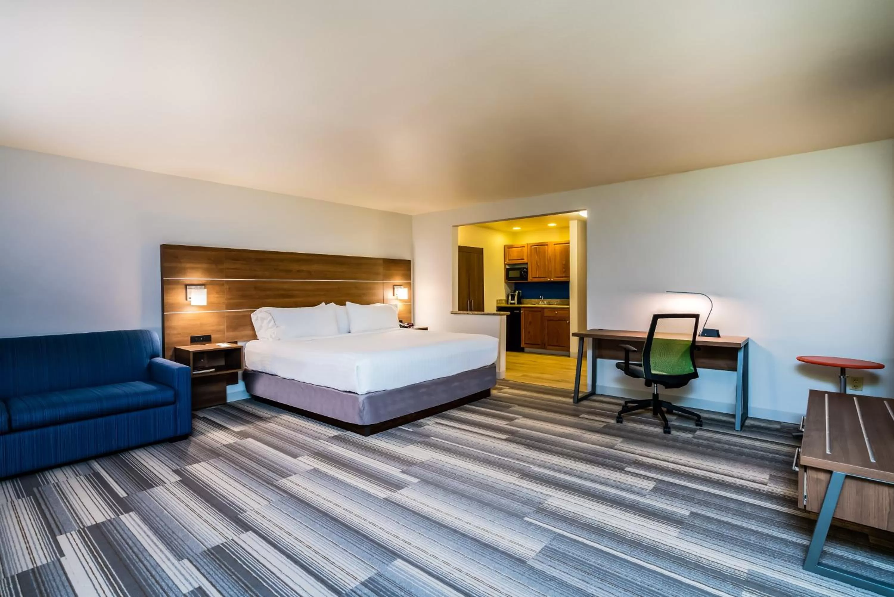 Executive Suite in Holiday Inn Express & Suites Rocky Mount Smith Mountain Lake, an IHG Hotel
