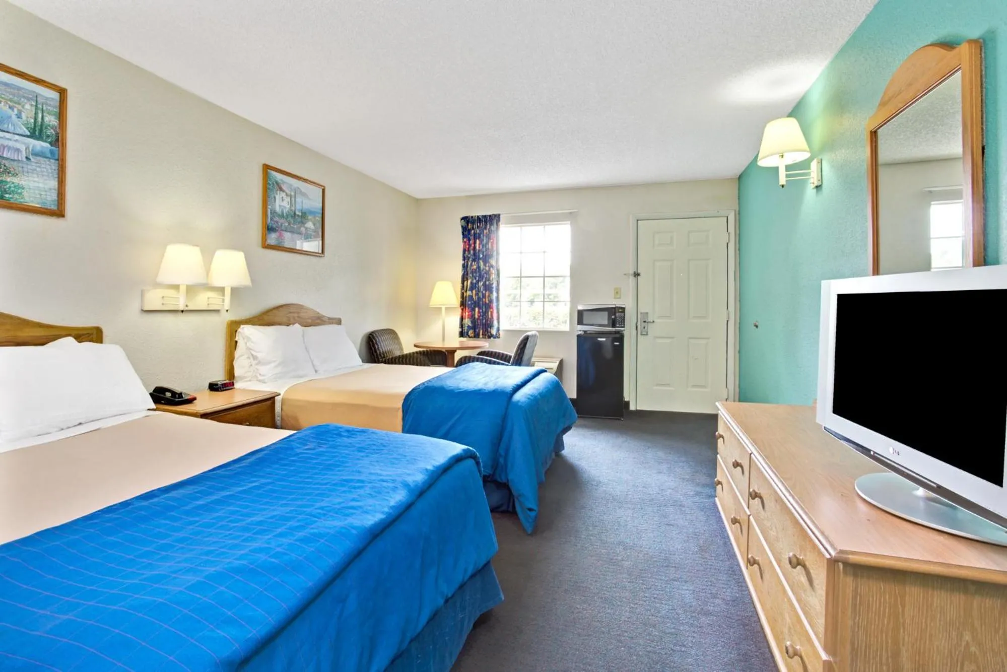 Double Room with Two Double Beds - Smoking in Travelodge Suites by Wyndham MacClenny I-10