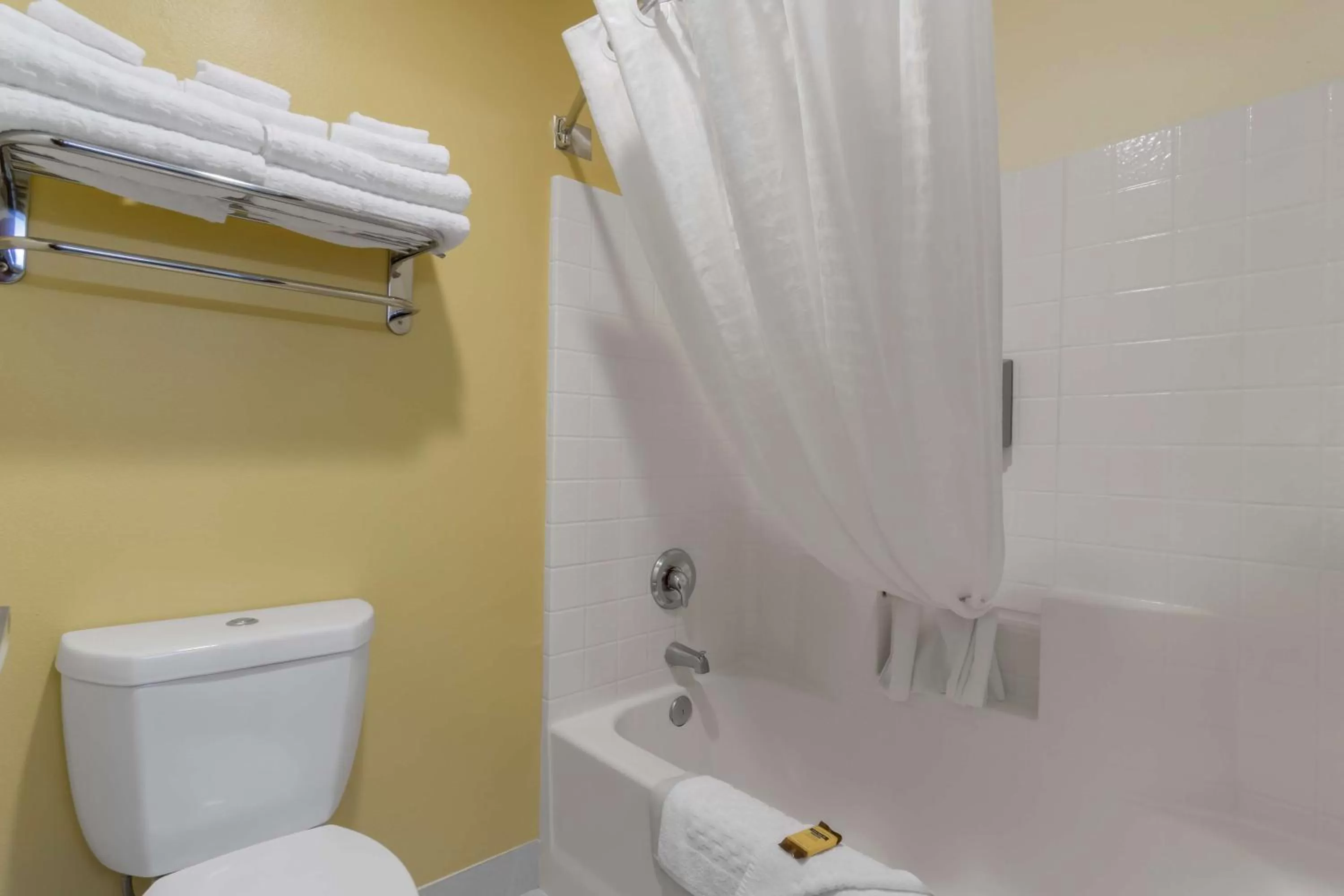 Quadruple Suite with Sofa Bed - Non-Smoking in Best Western Plus Park Place Inn & Suites