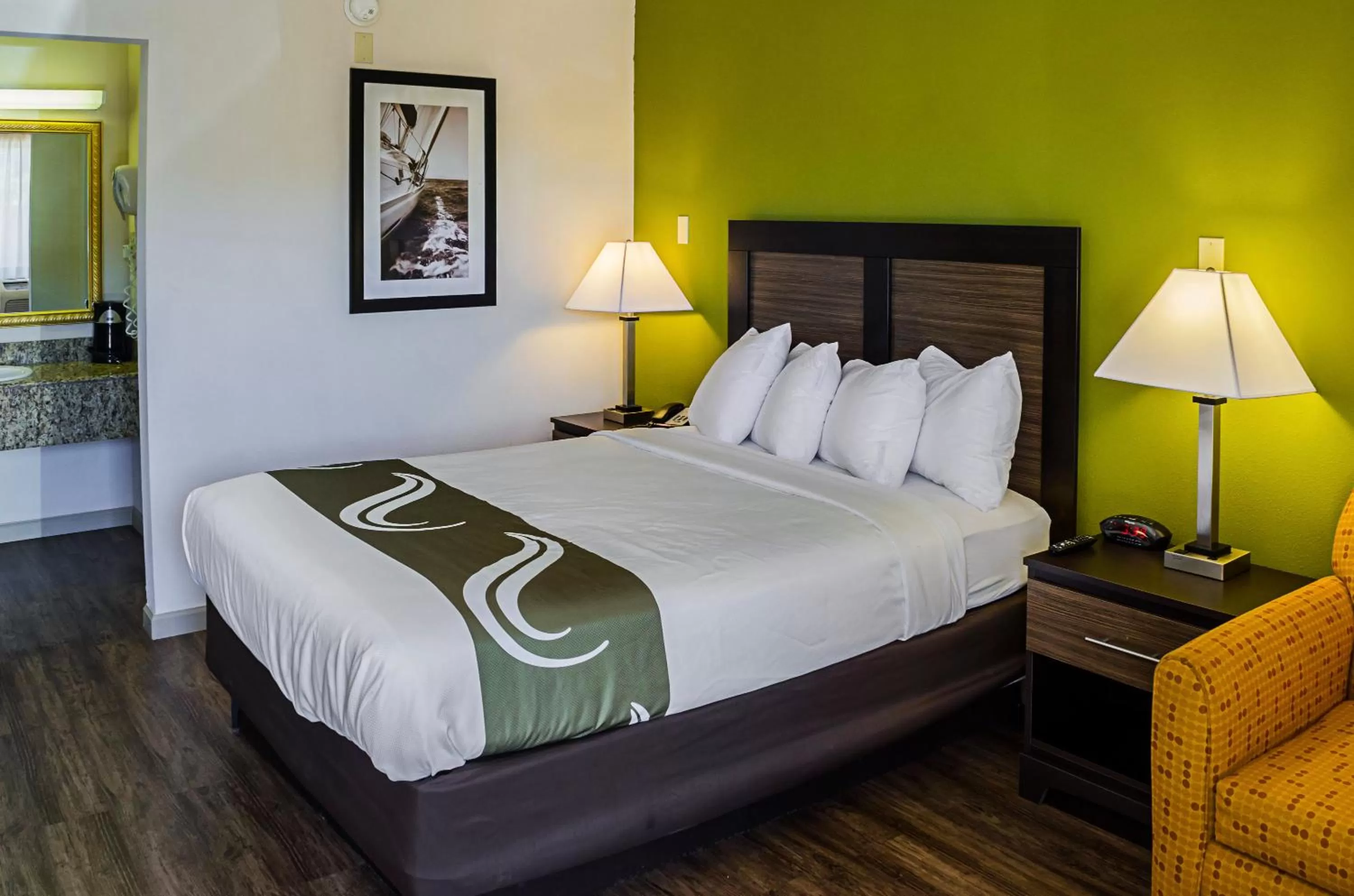 Queen Room - Non Smoking in Quality Inn Biloxi Beach