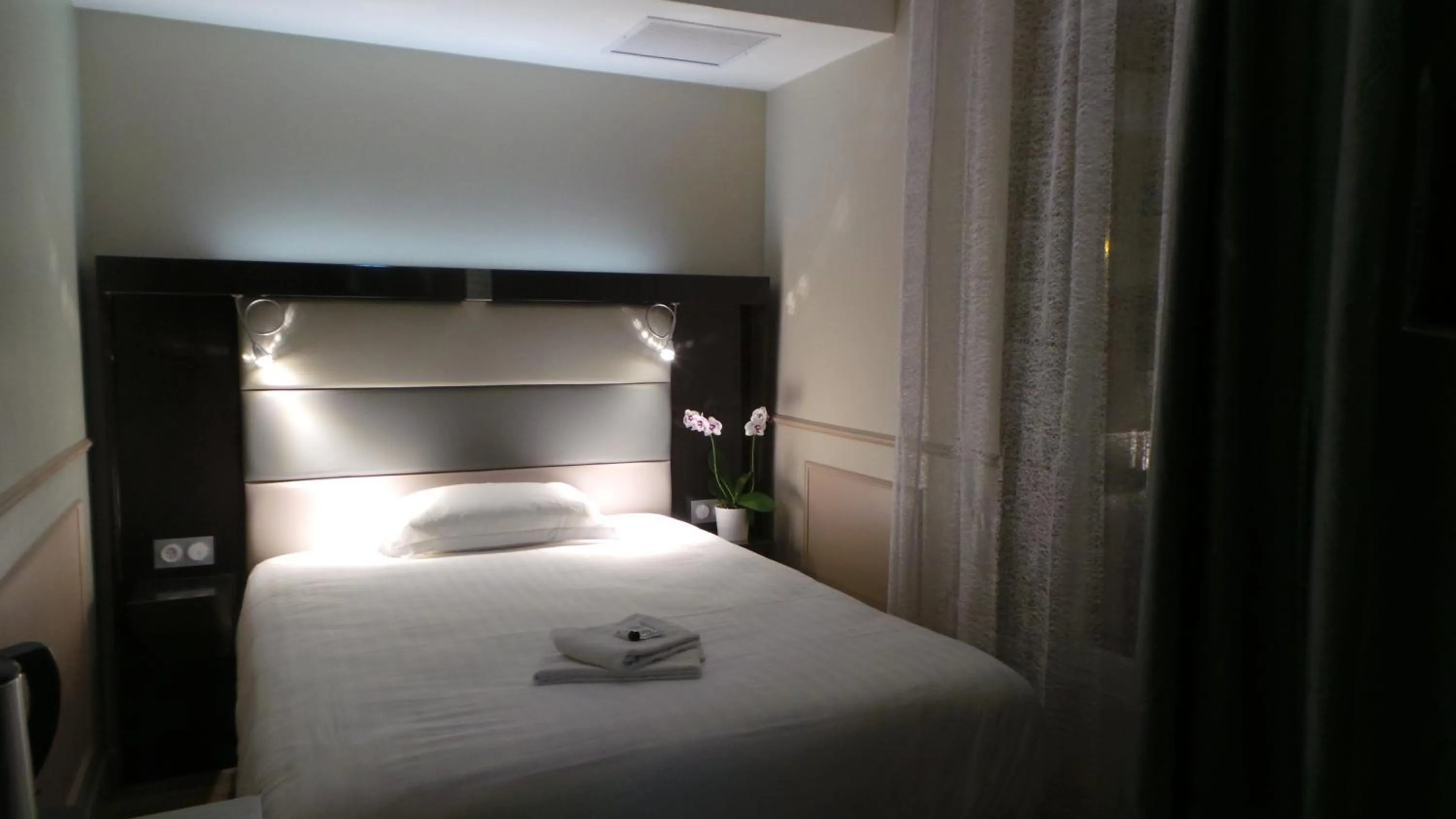 Standard Single Room in District Republique