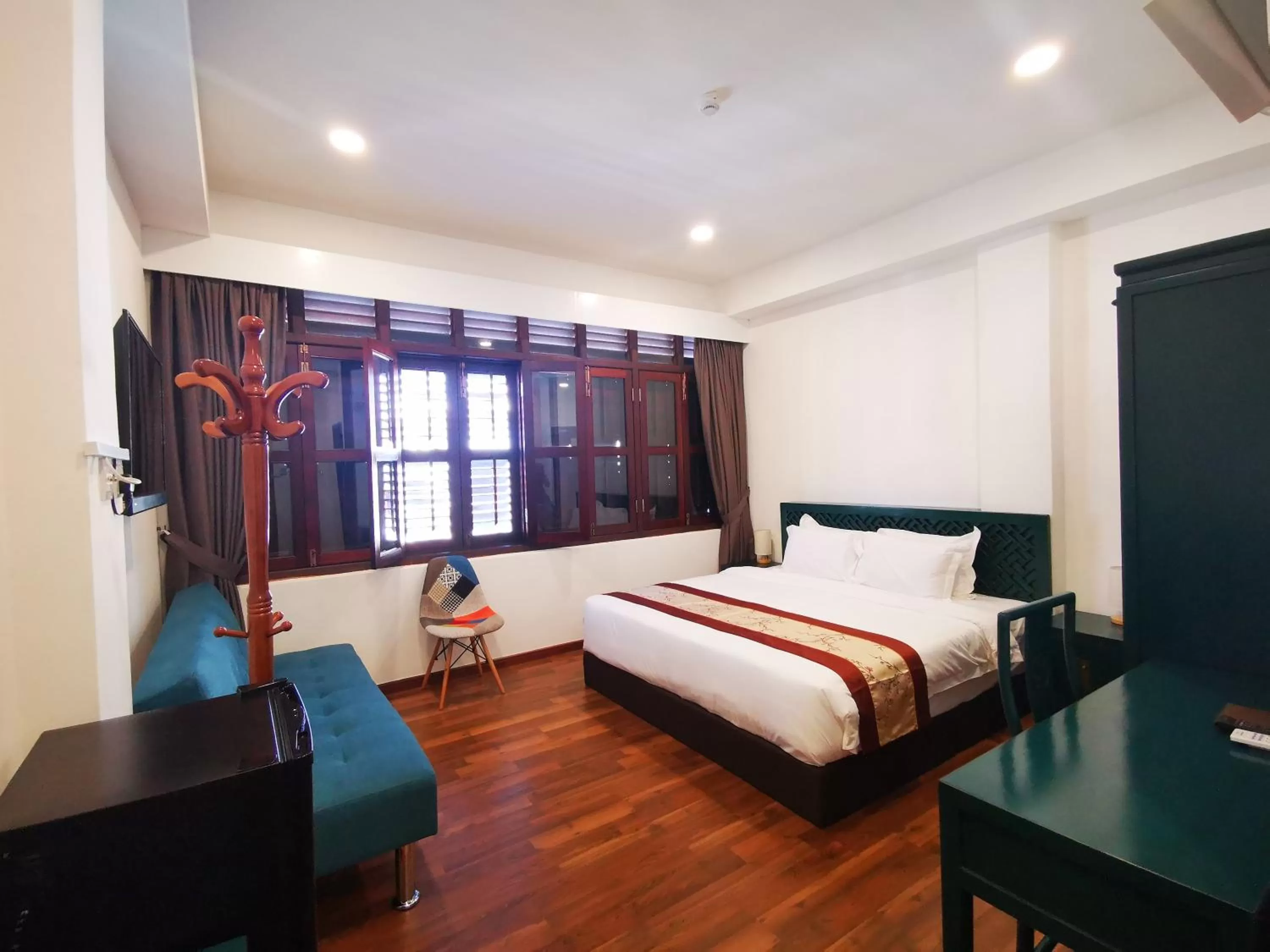 Deluxe King Room in Mclane Boutique Hotel