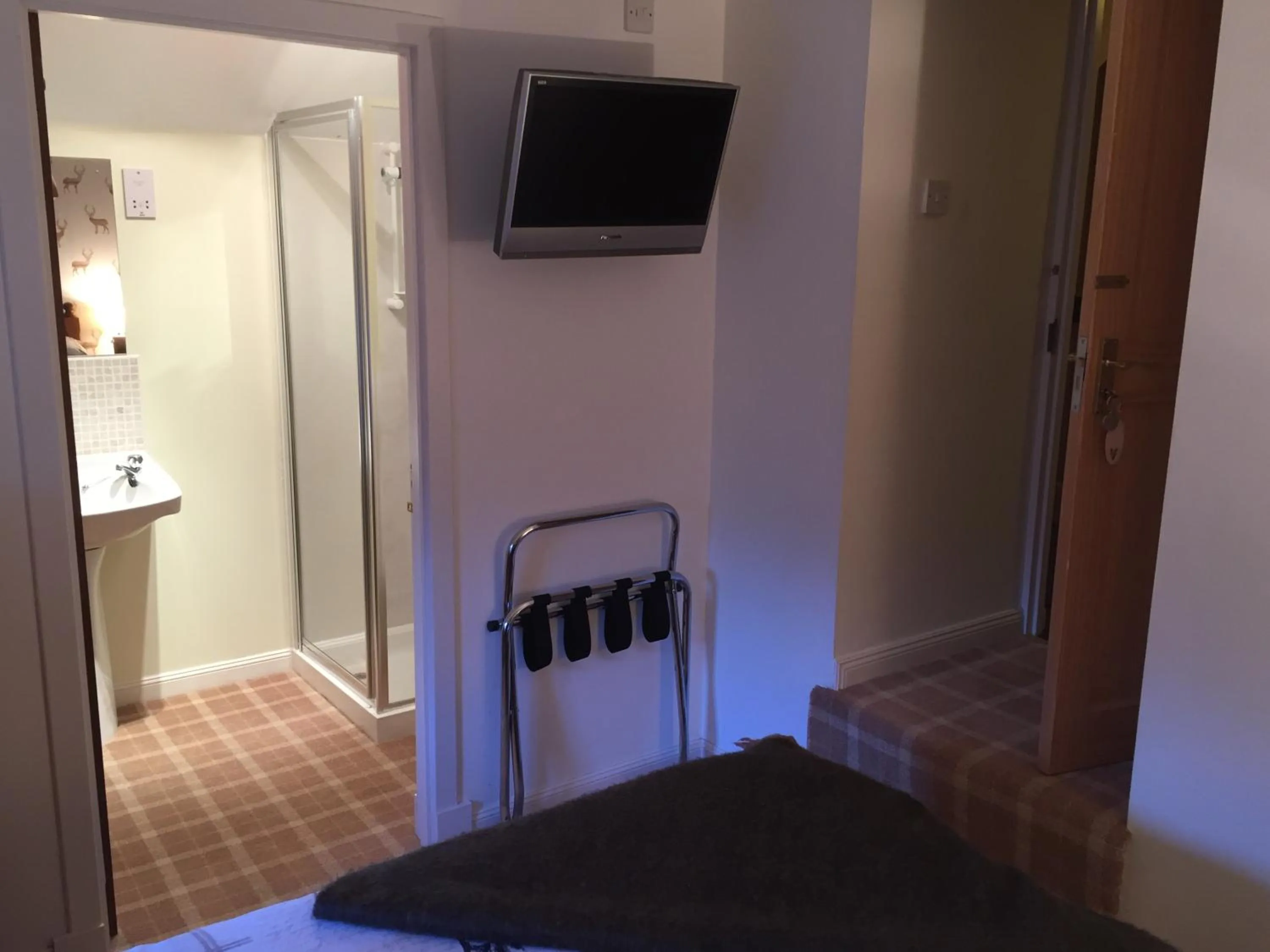 Budget Double Room in Lodge at Lochside