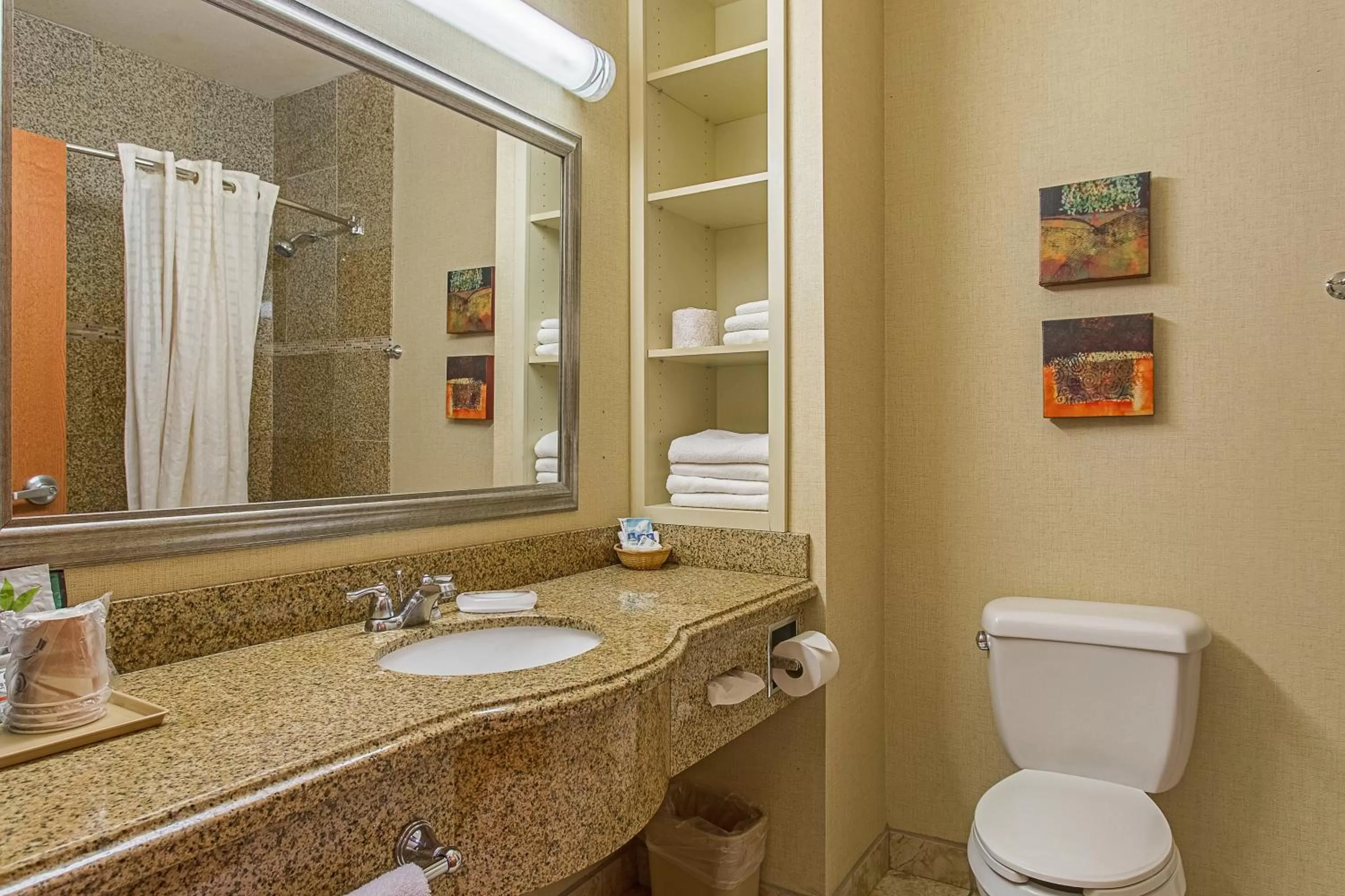 Queen Room with Two Queen Beds in Hotel Ruidoso