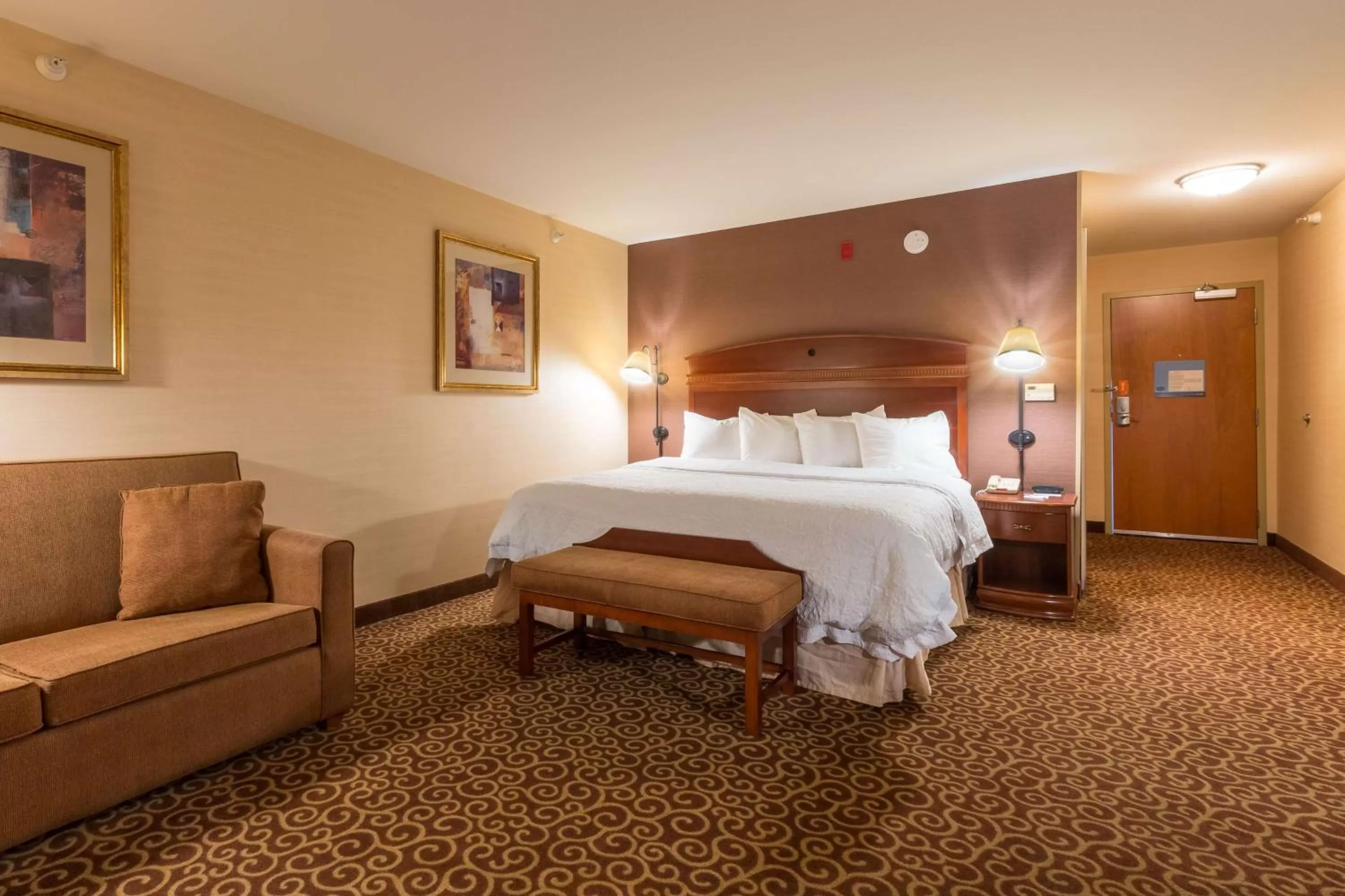 King Study Room with Whirlpool - Non-Smoking in Hampton Inn Goshen