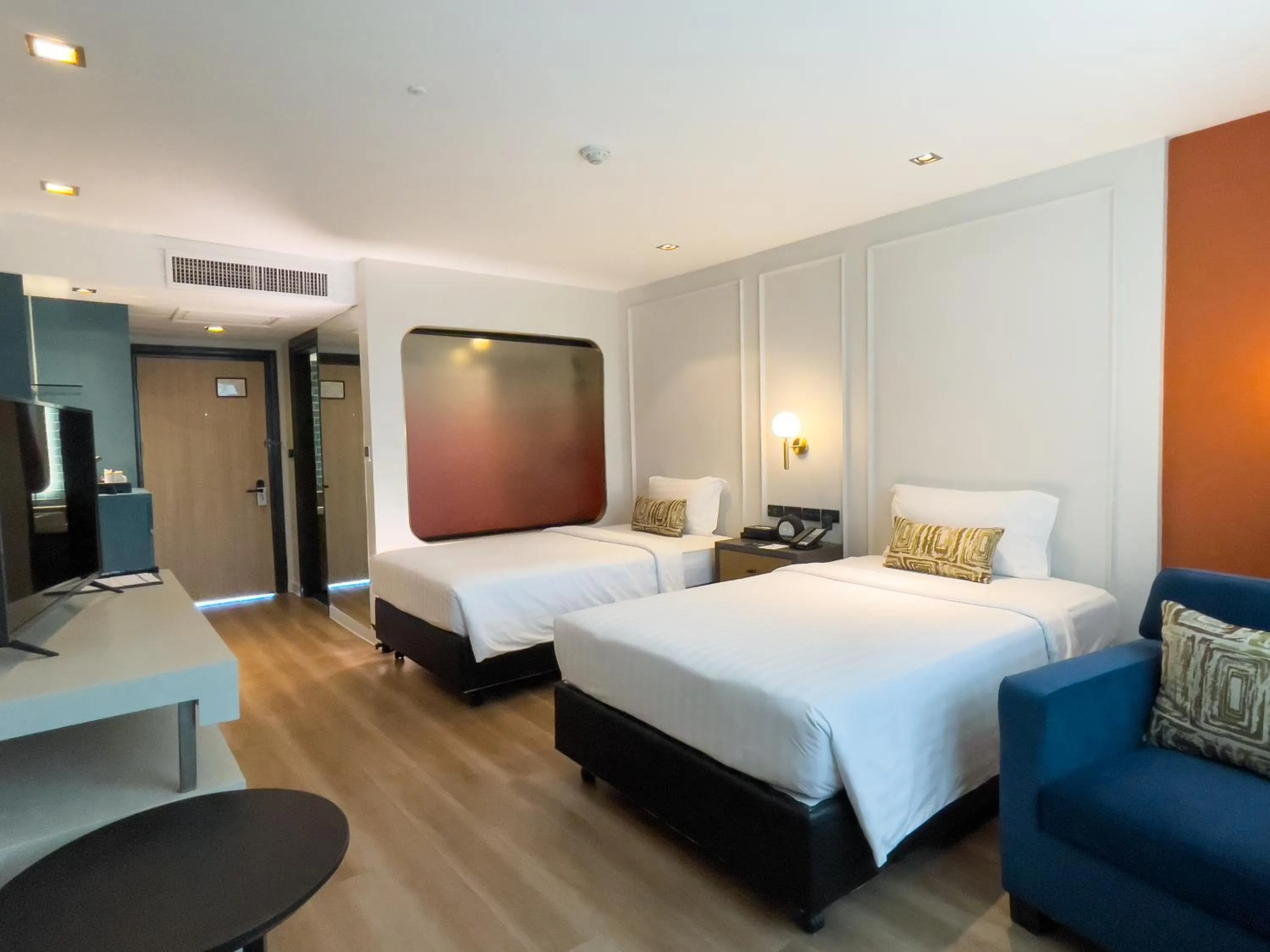 Deluxe Twin Room in A-ONE Bangkok Hotel