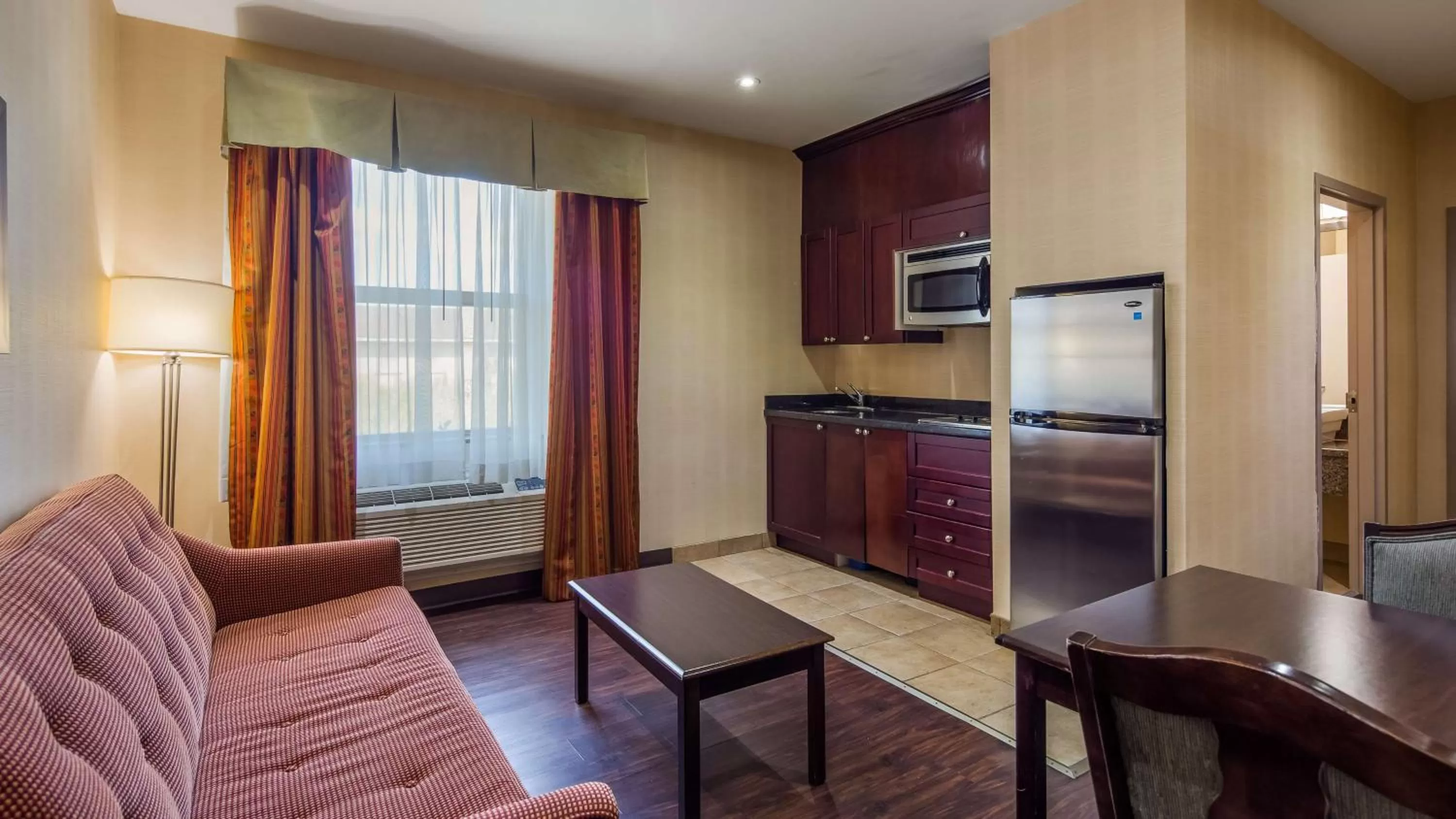 Queen Suite with Two Queen Beds in Best Western Plus Bowmanville