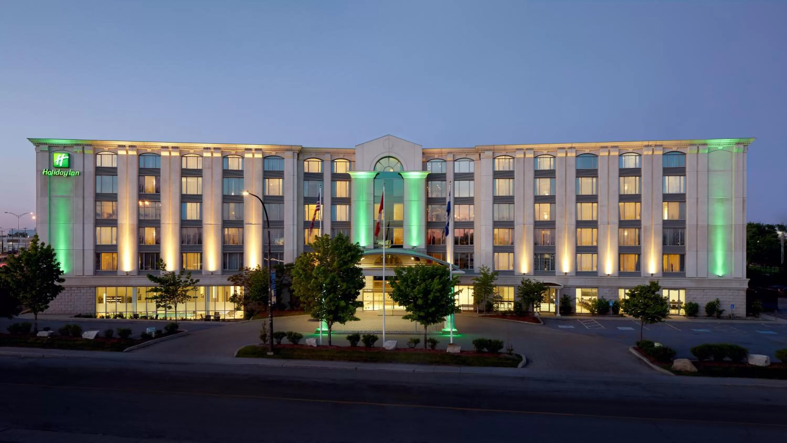 Holiday Inn & Suites Montreal Airport by IHG