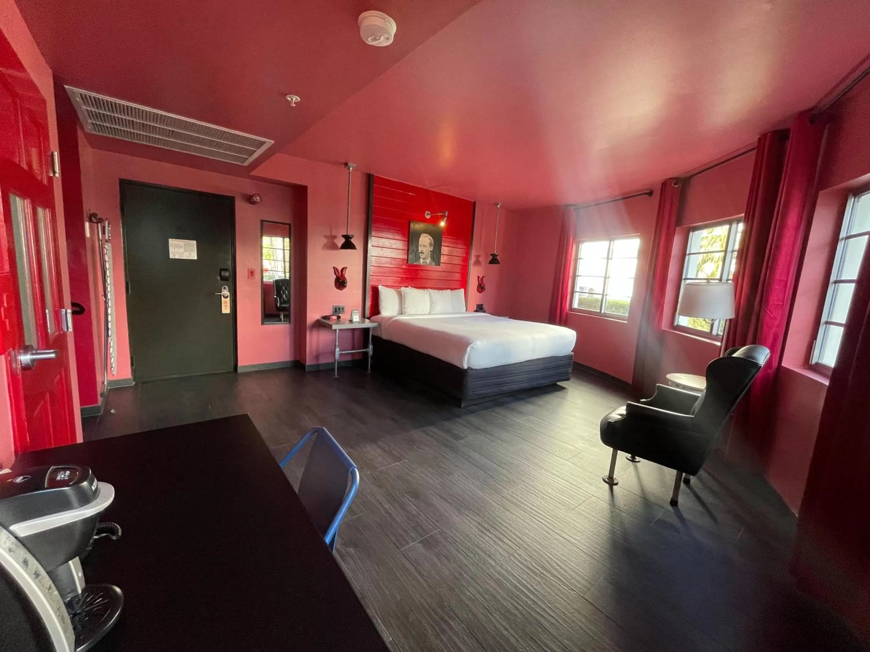 King Room - Disability Access in Hotel Gaythering - Gay Hotel - All Adults Welcome
