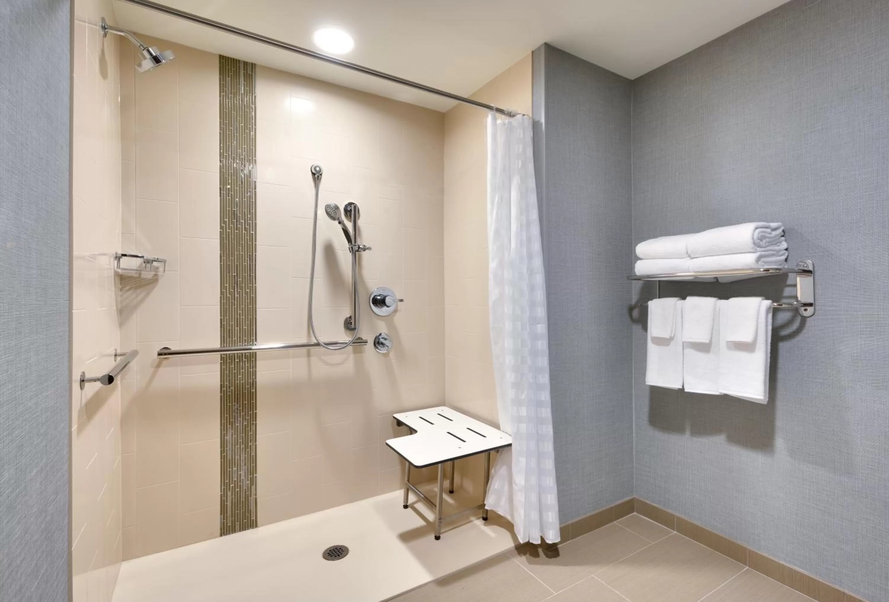 King Room with Sofa Bed and Roll-In Shower - Disability Access in Hyatt Place Anchorage-Midtown
