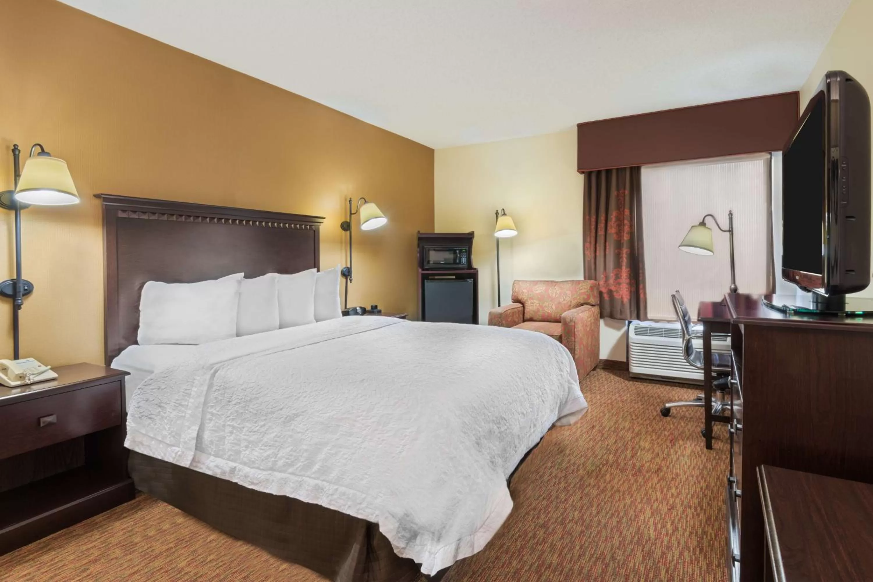 Queen Room with Mobility Access/Non-Smoking in Hampton Inn Charlotte University Place