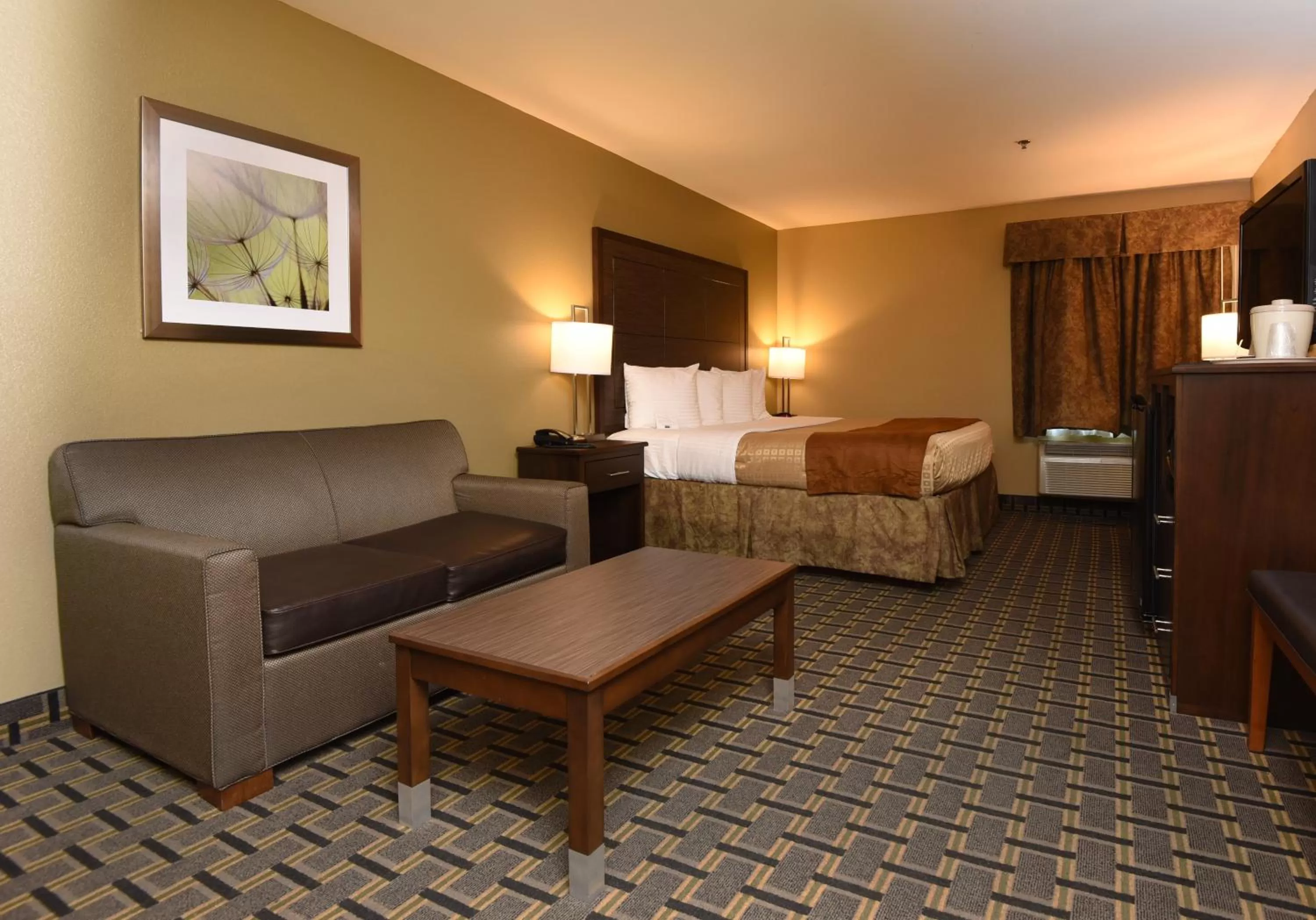 King Room with Roll-In Shower - Disability Access in Best Western Zachary Inn