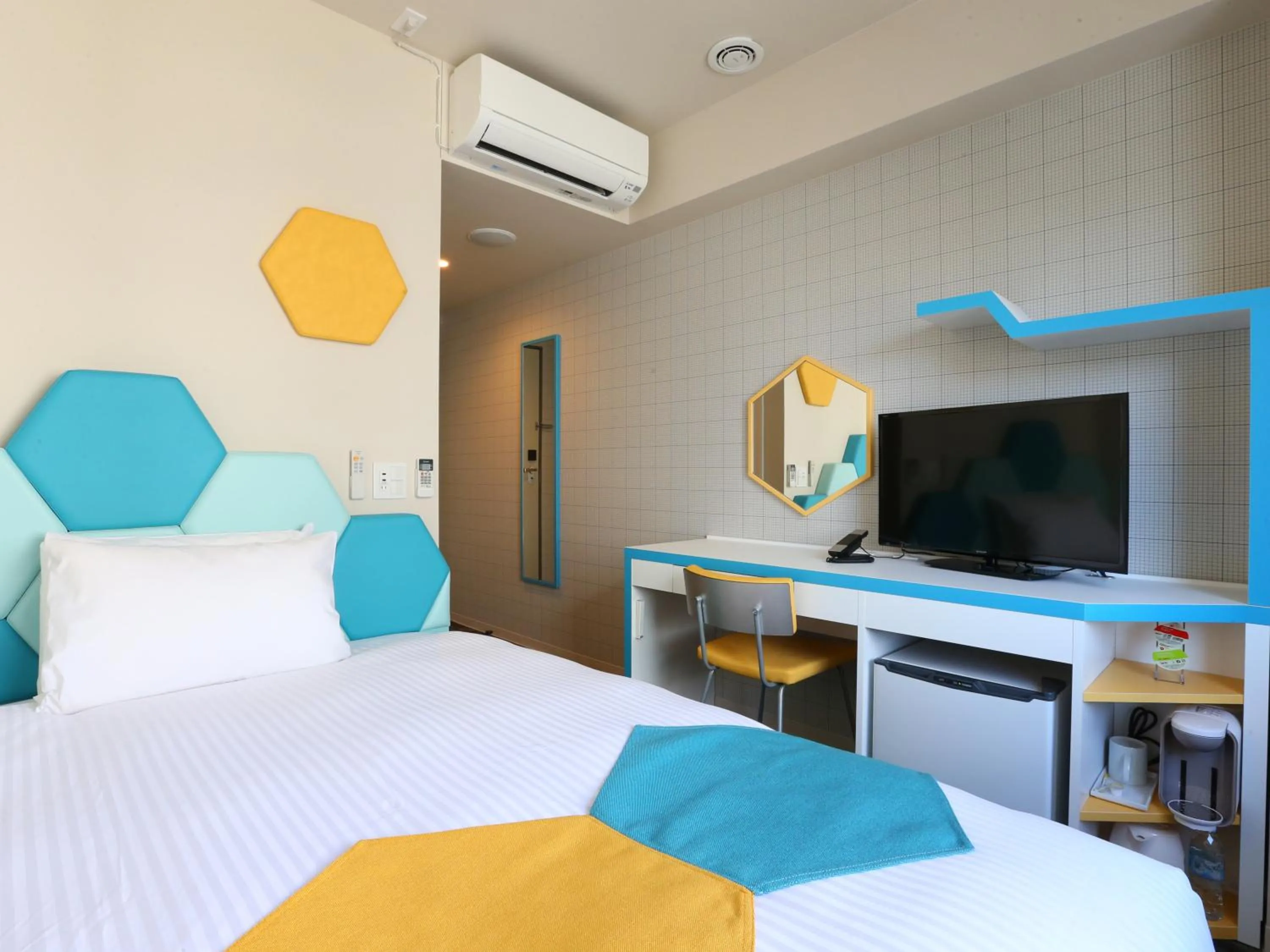 Double Room with Small Double Bed - single occupancy - Non-Smoking in KOKO HOTEL Higashiosaka - formerly Hotel Wing International Select Higashi Osaka