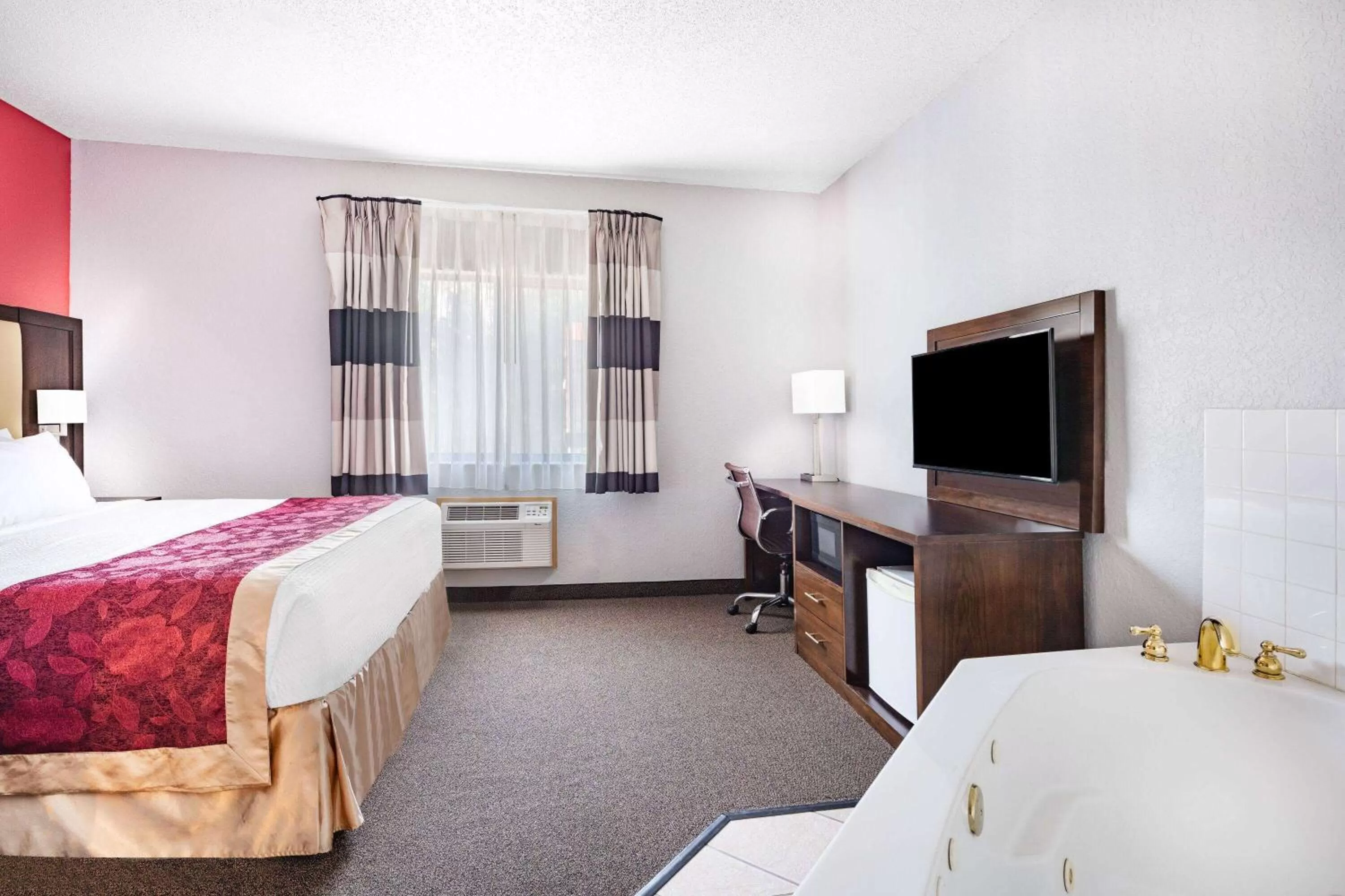 King Studio Suite - Non-Smoking in Ramada by Wyndham Keystone Near Mt Rushmore