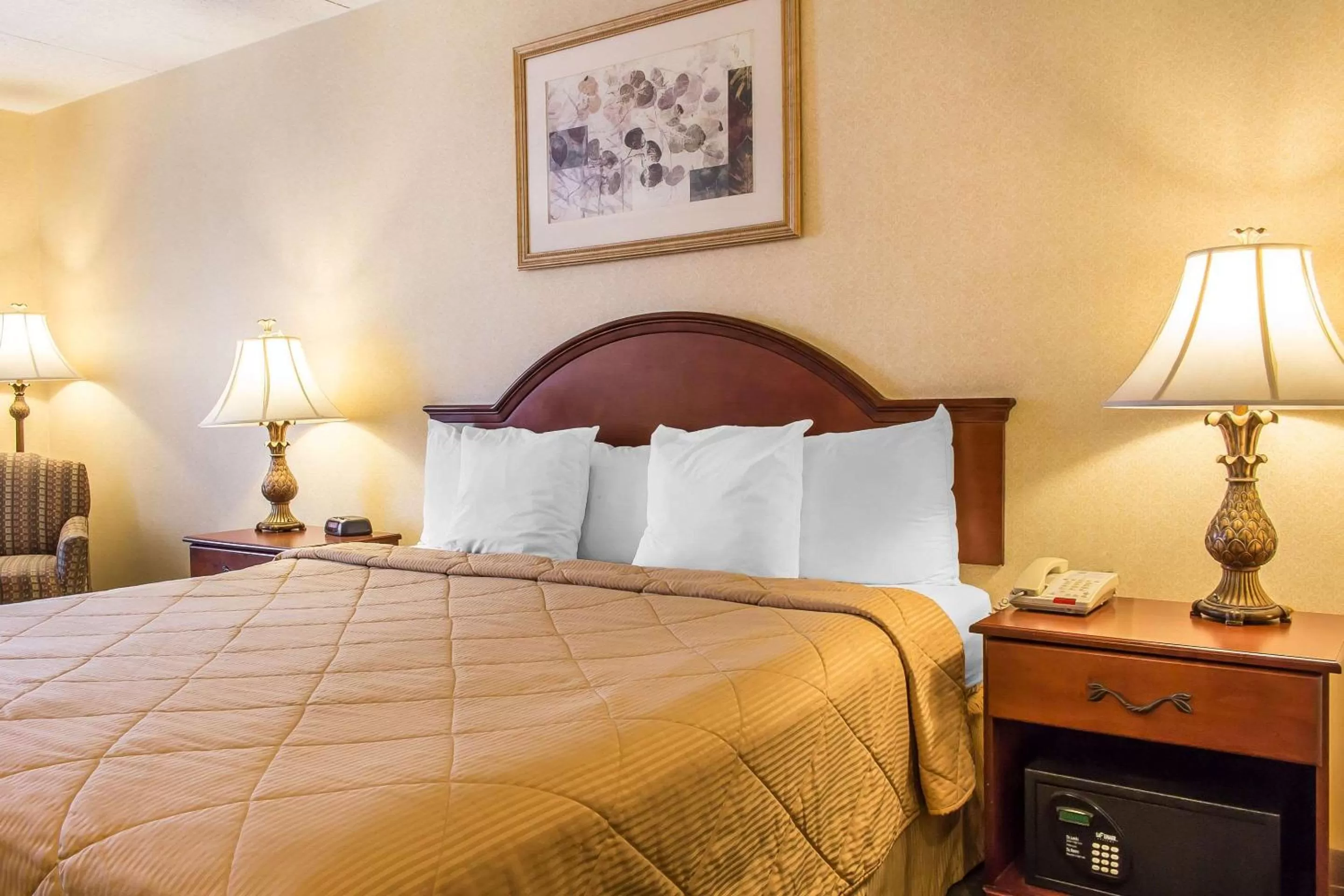 King Room - Non-Smoking in Quality Inn Hackettstown - Long Valley