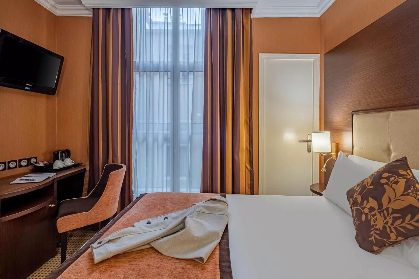 CLASSIC Double Room – Courtyard View in Hôtel 85 Saint Honore