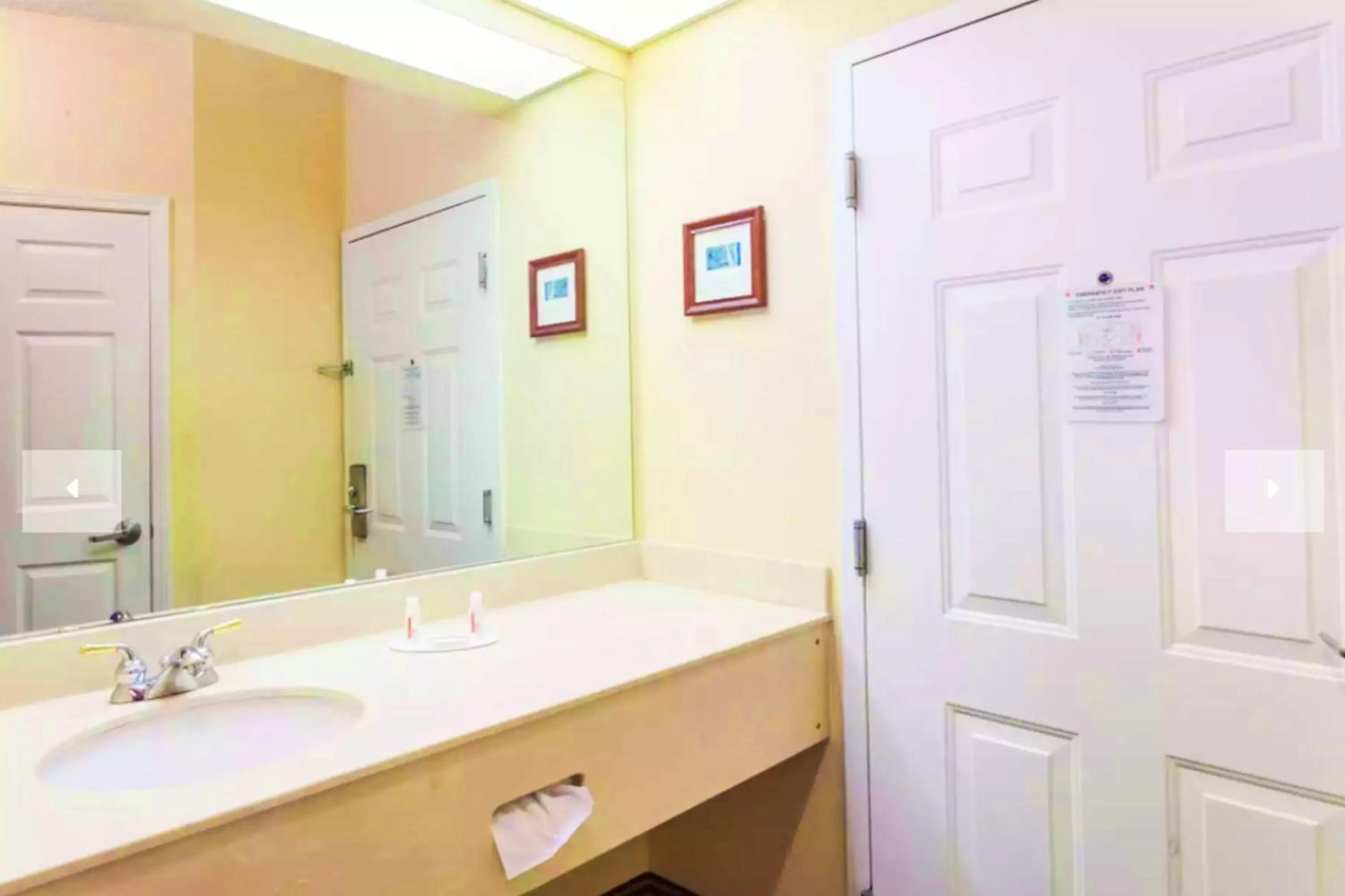 One-Bedroom King Suite - Non-Smoking in Baymont by Wyndham Columbia Maury