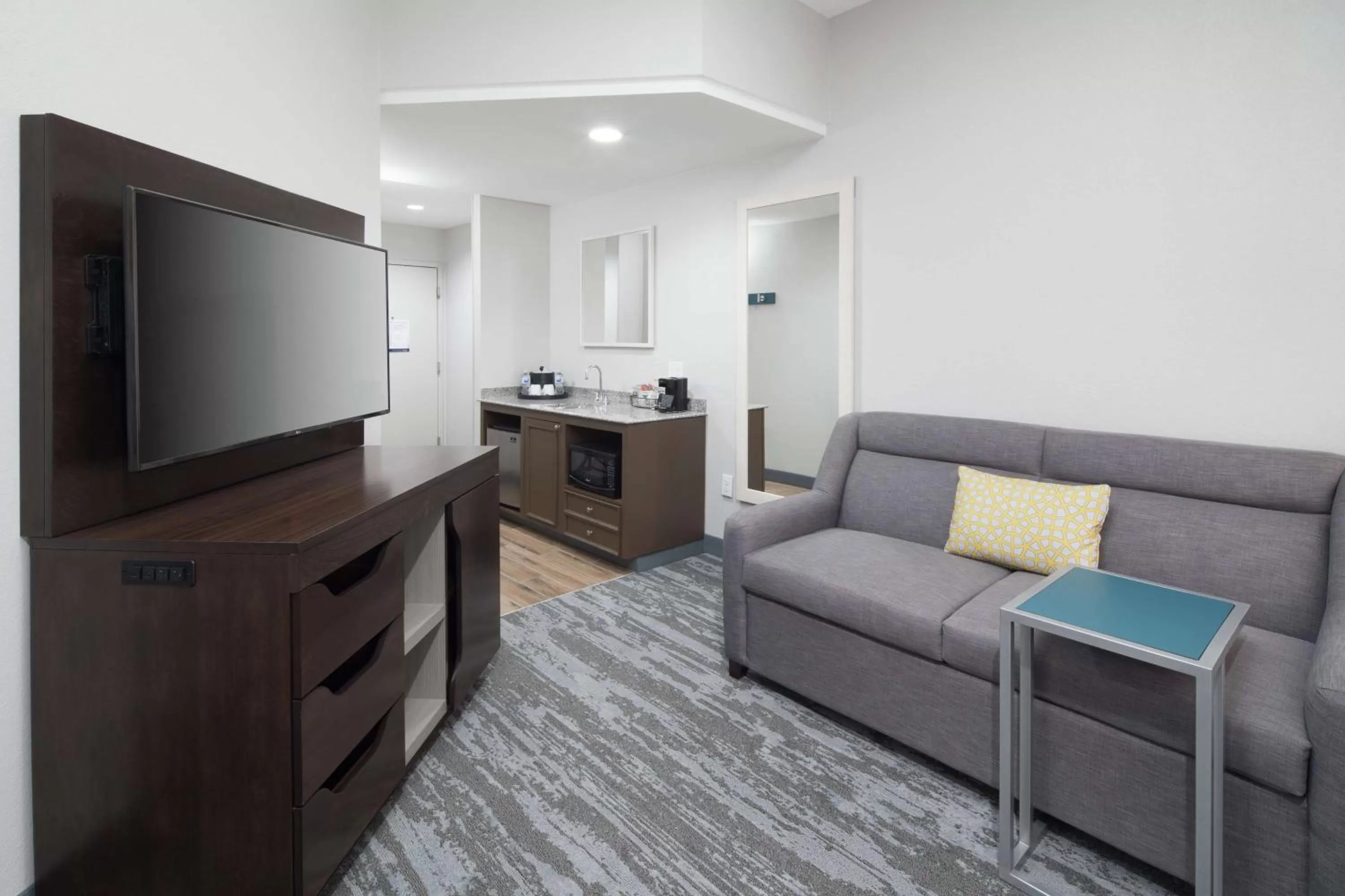 Deluxe Queen Room with Sofa Bed in Hampton Inn & Suites Atlanta-Downtown