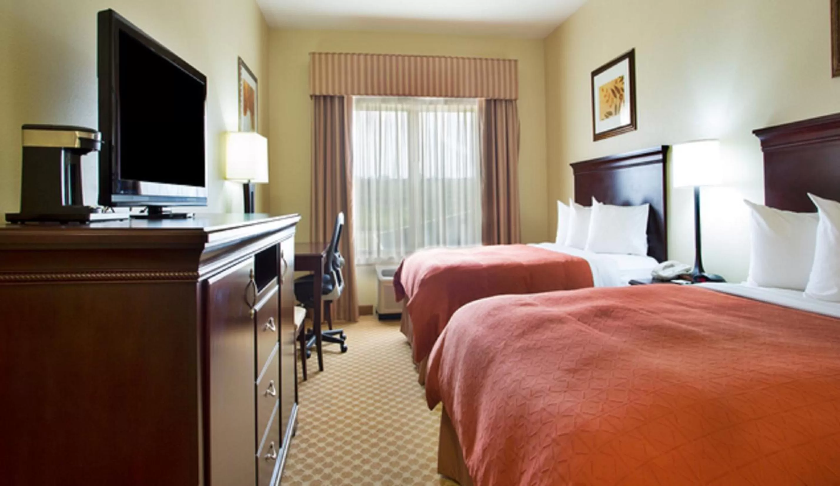 Queen Room with Two Queen Beds in Country Inn & Suites by Radisson, Pineville, LA