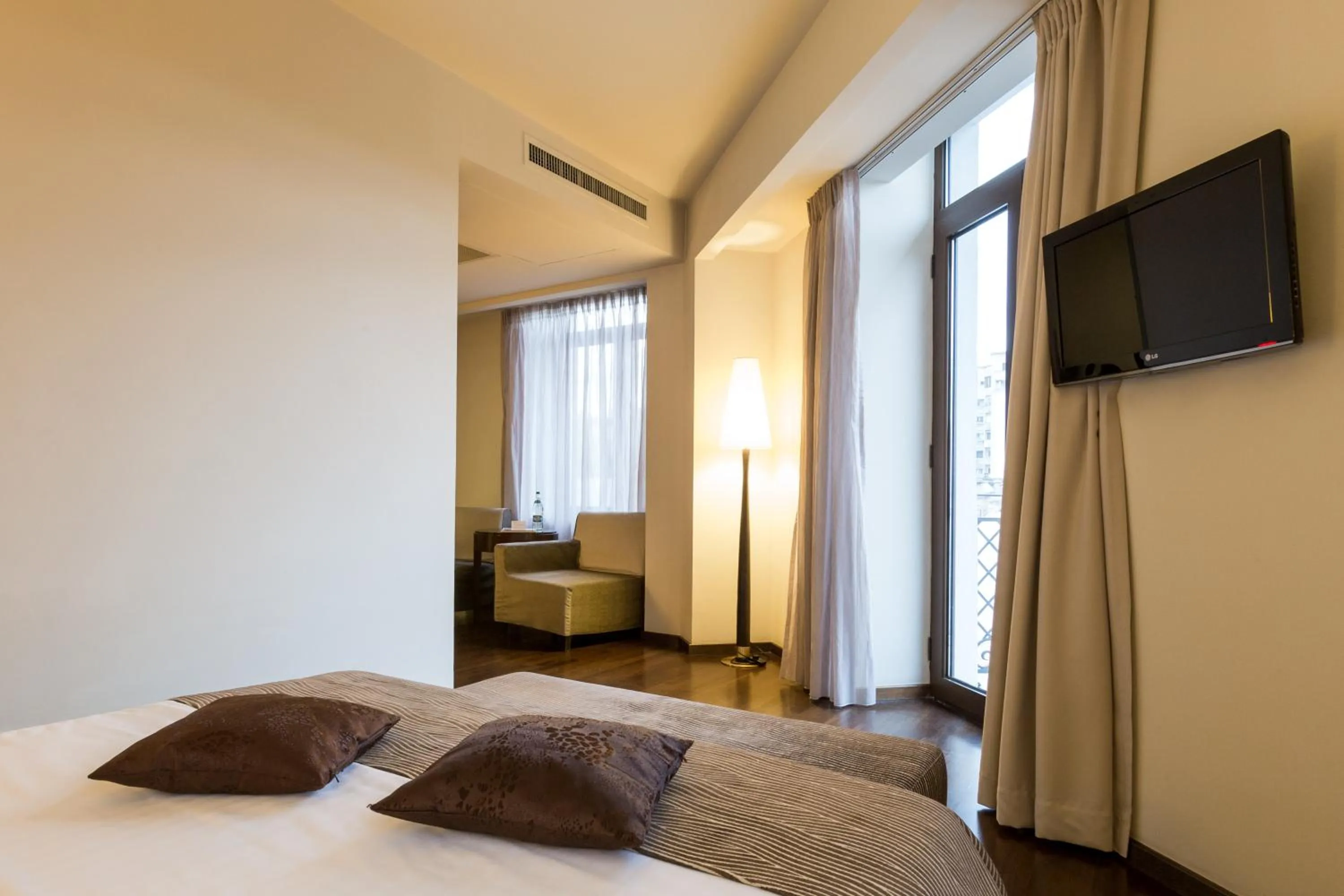 Deluxe Queen Room in Europa Royale Bucharest