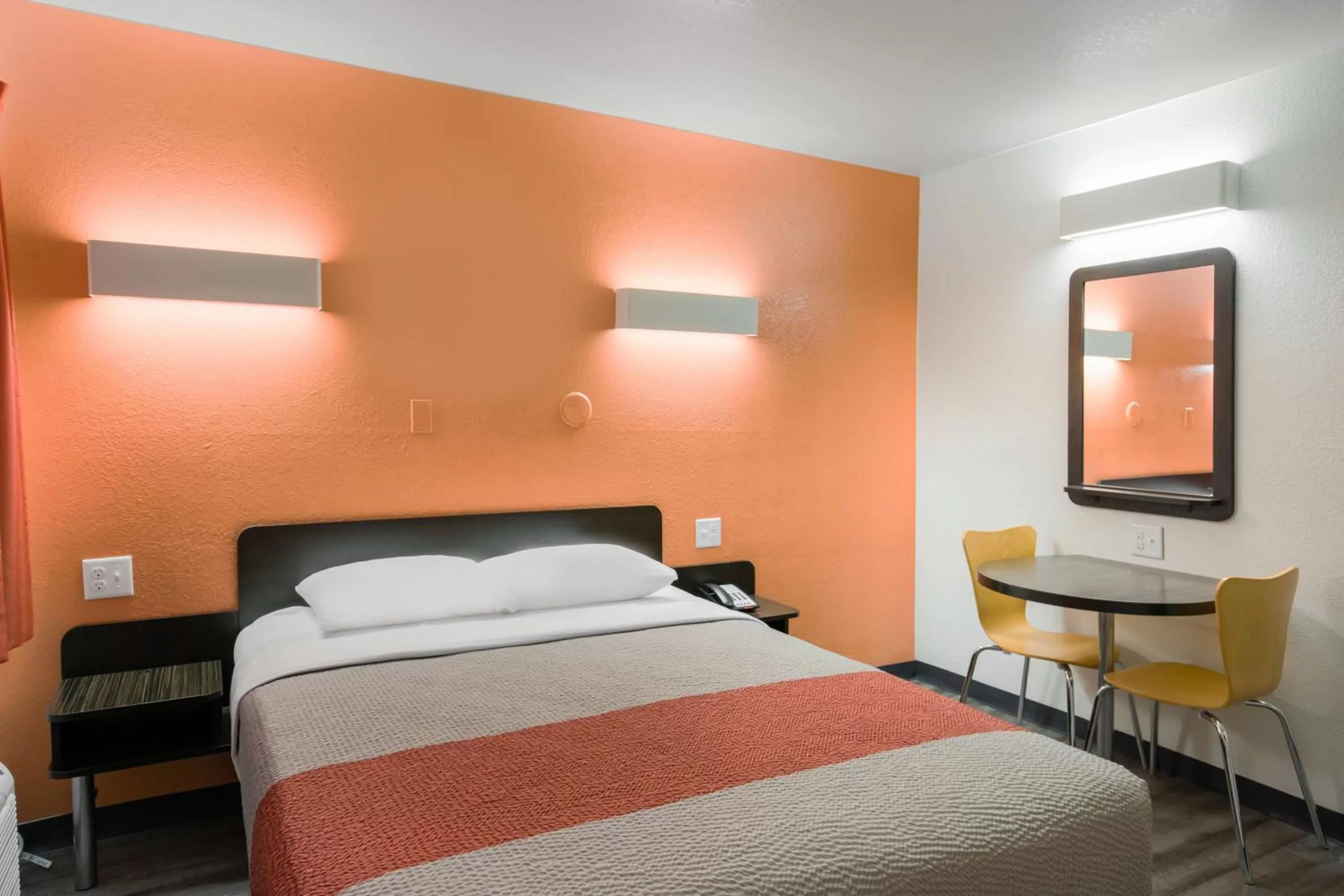 Queen Room - single occupancy - Smoking in Motel 6 Williams, Ca