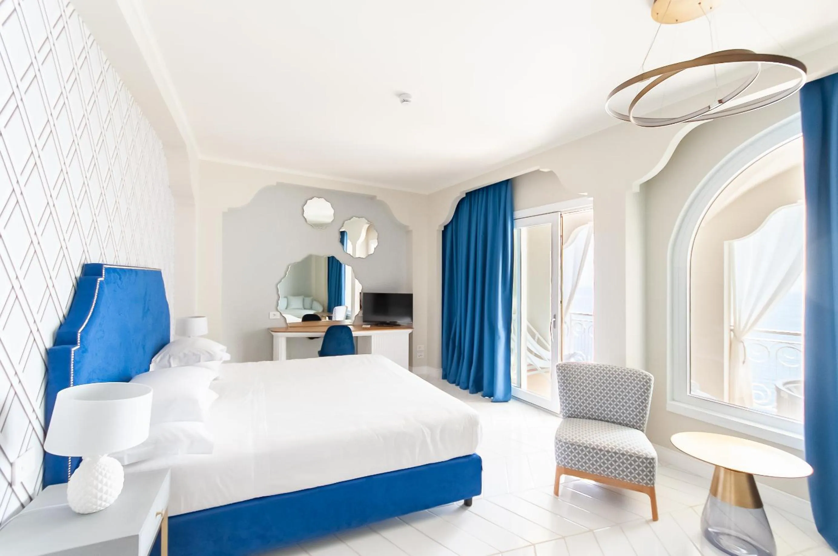 Deluxe Suite with Spa Bath in Hotel Club Due Torri