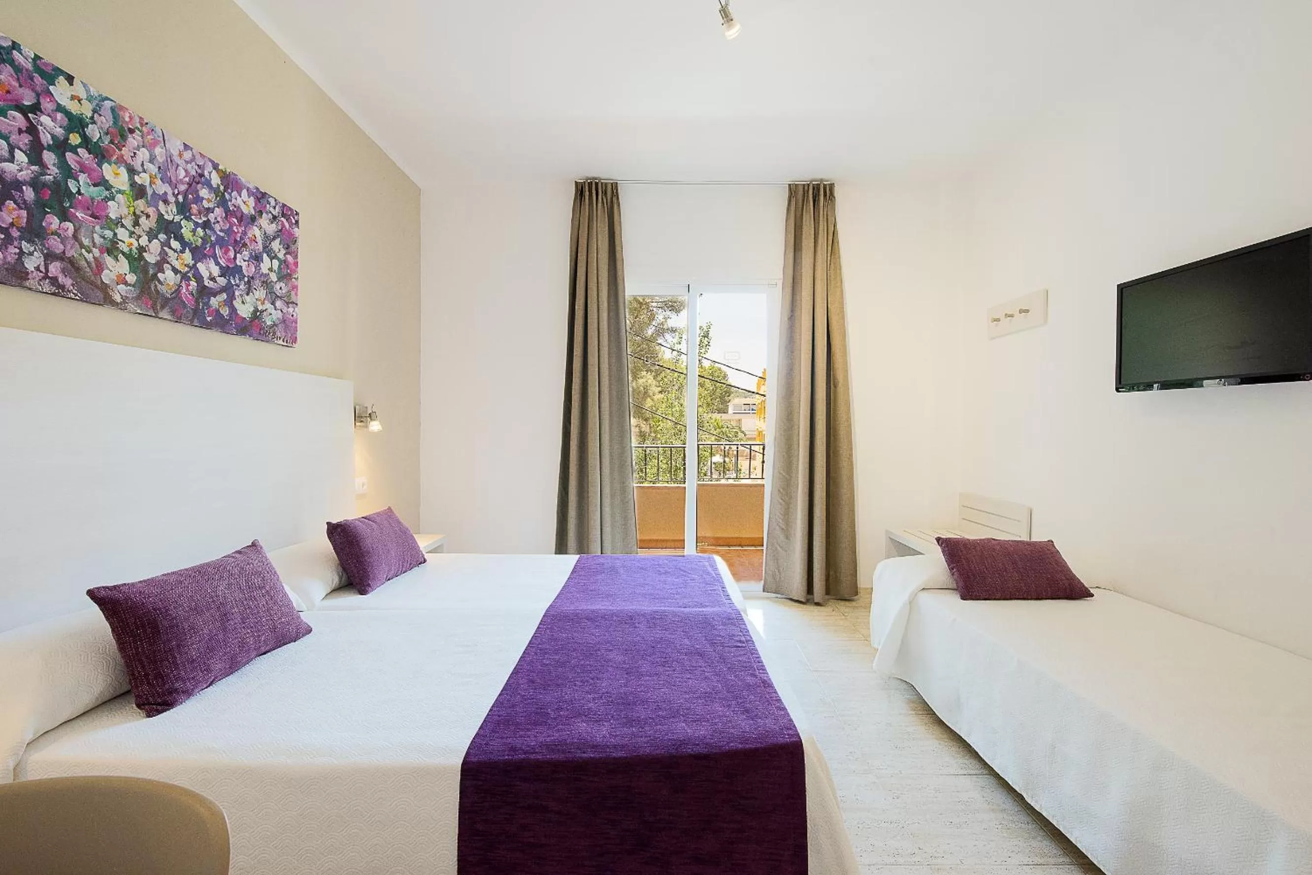 Double Room with Extra Bed in FLOR los Almendros Hotel