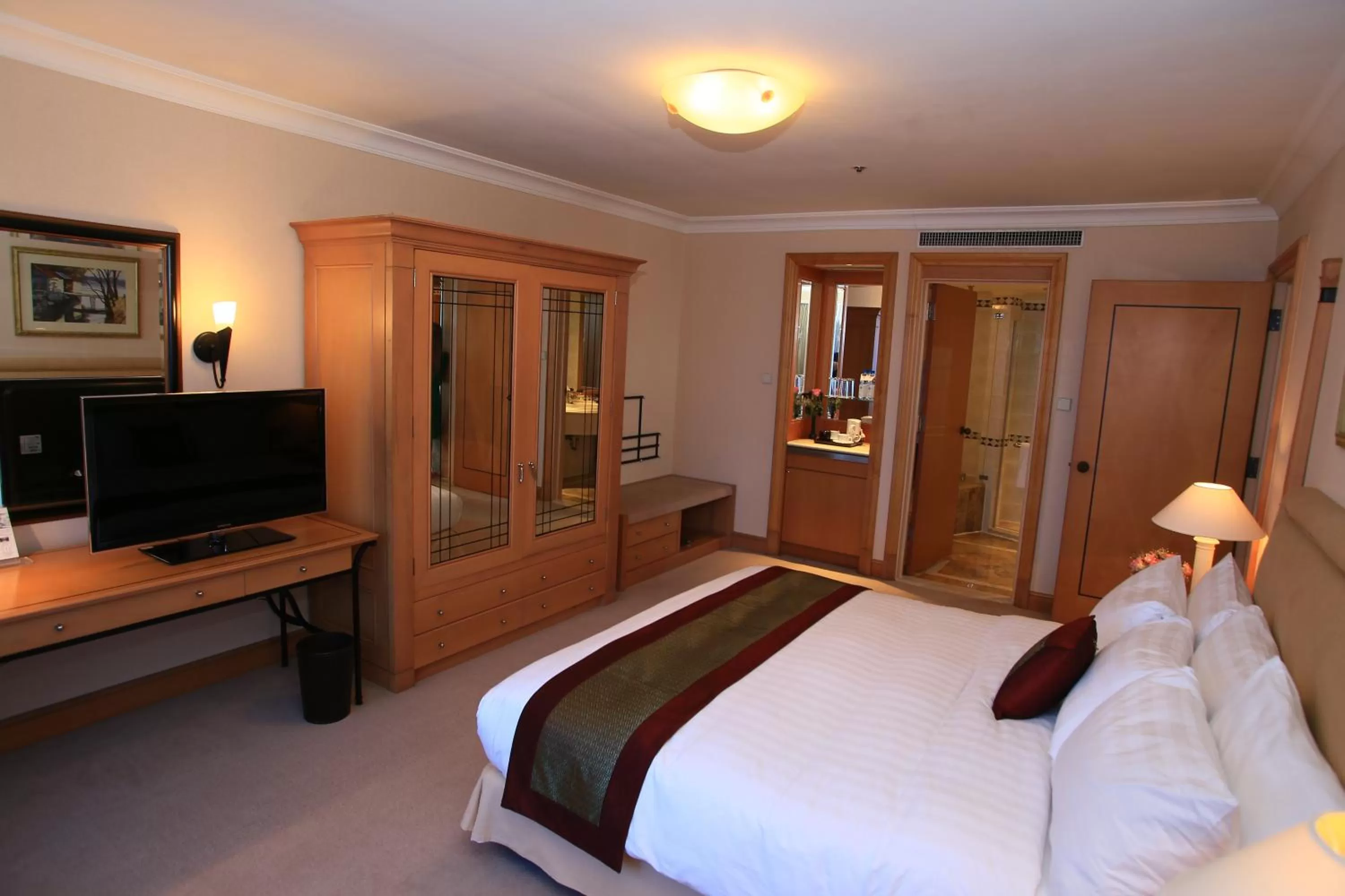 King Suite in Hanoi Daewoo Hotel