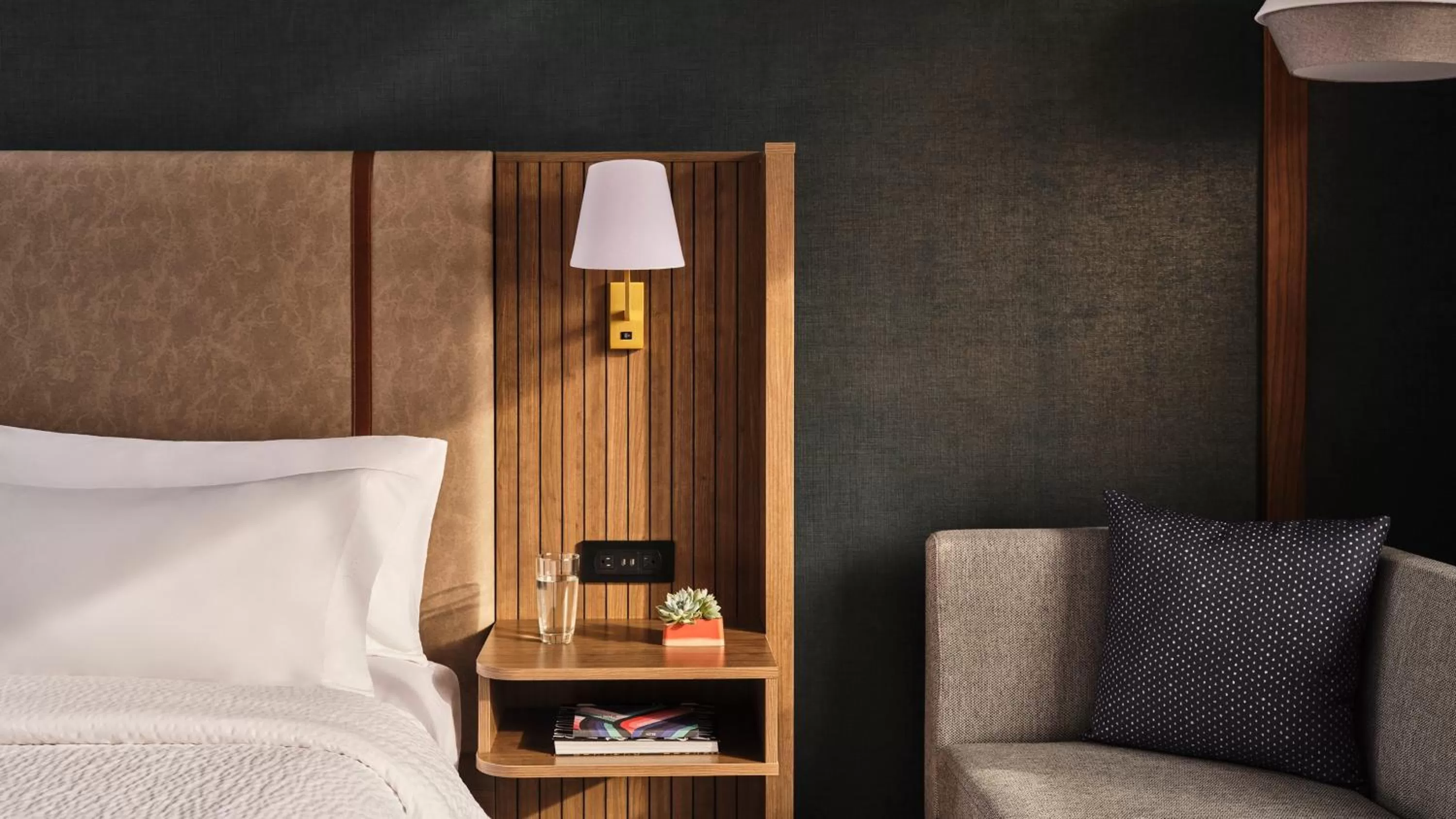 Premium King Room with Airport View in Holiday Inn Chicago O'Hare - Rosemont by IHG