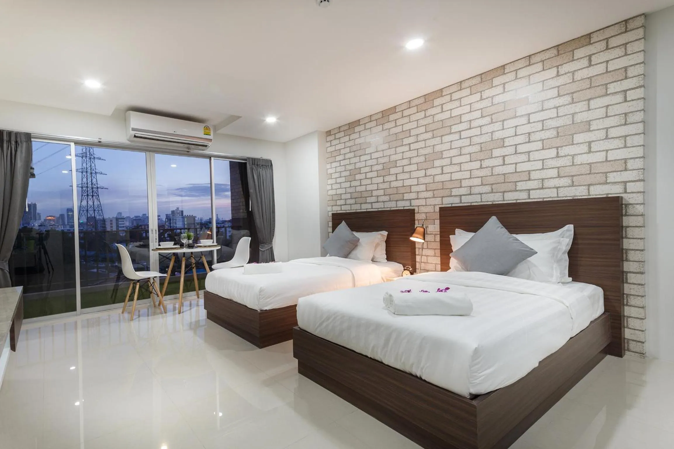 Quadruple Room with Balcony in Q Space Residence