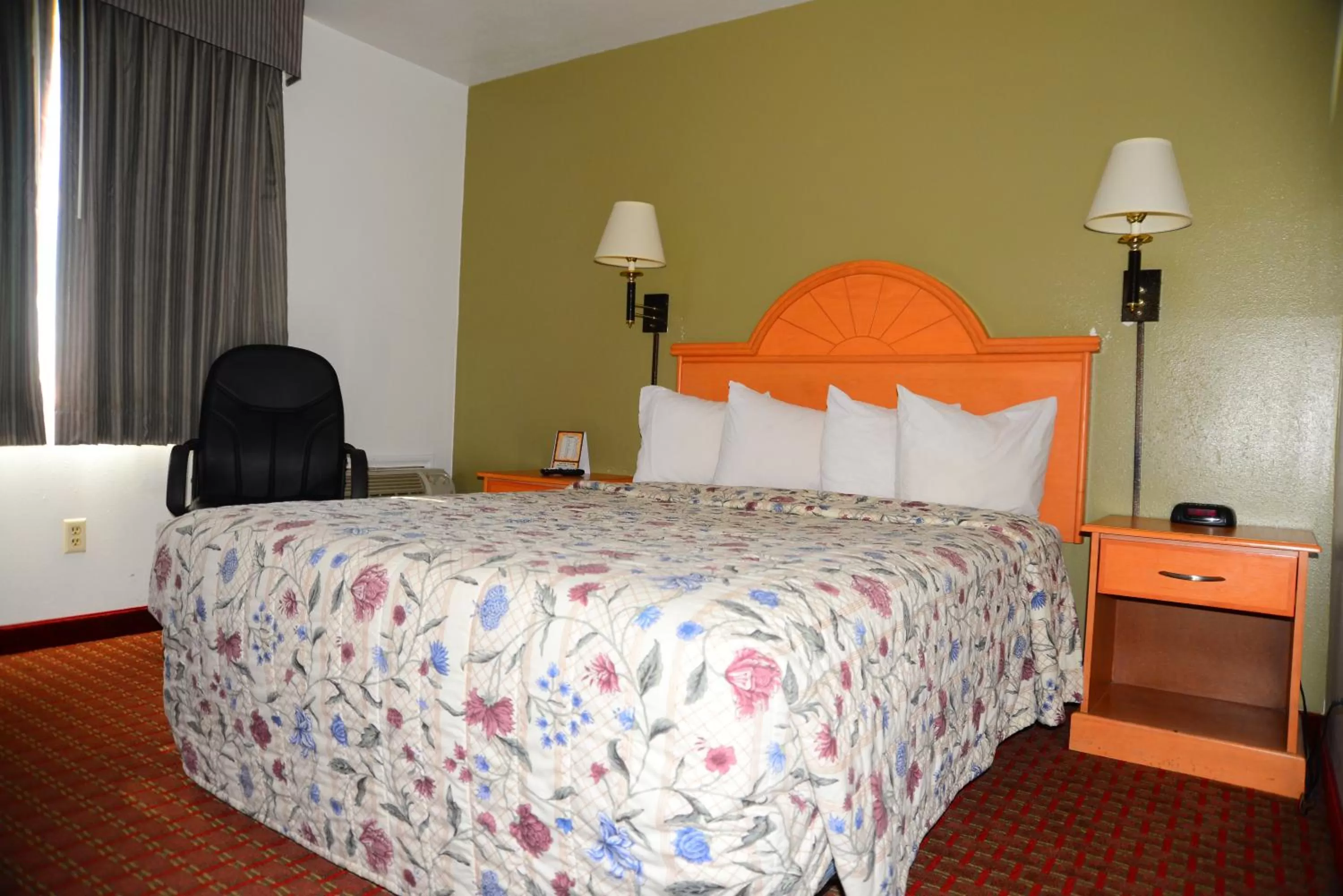 Queen Room in Budget Inn Express