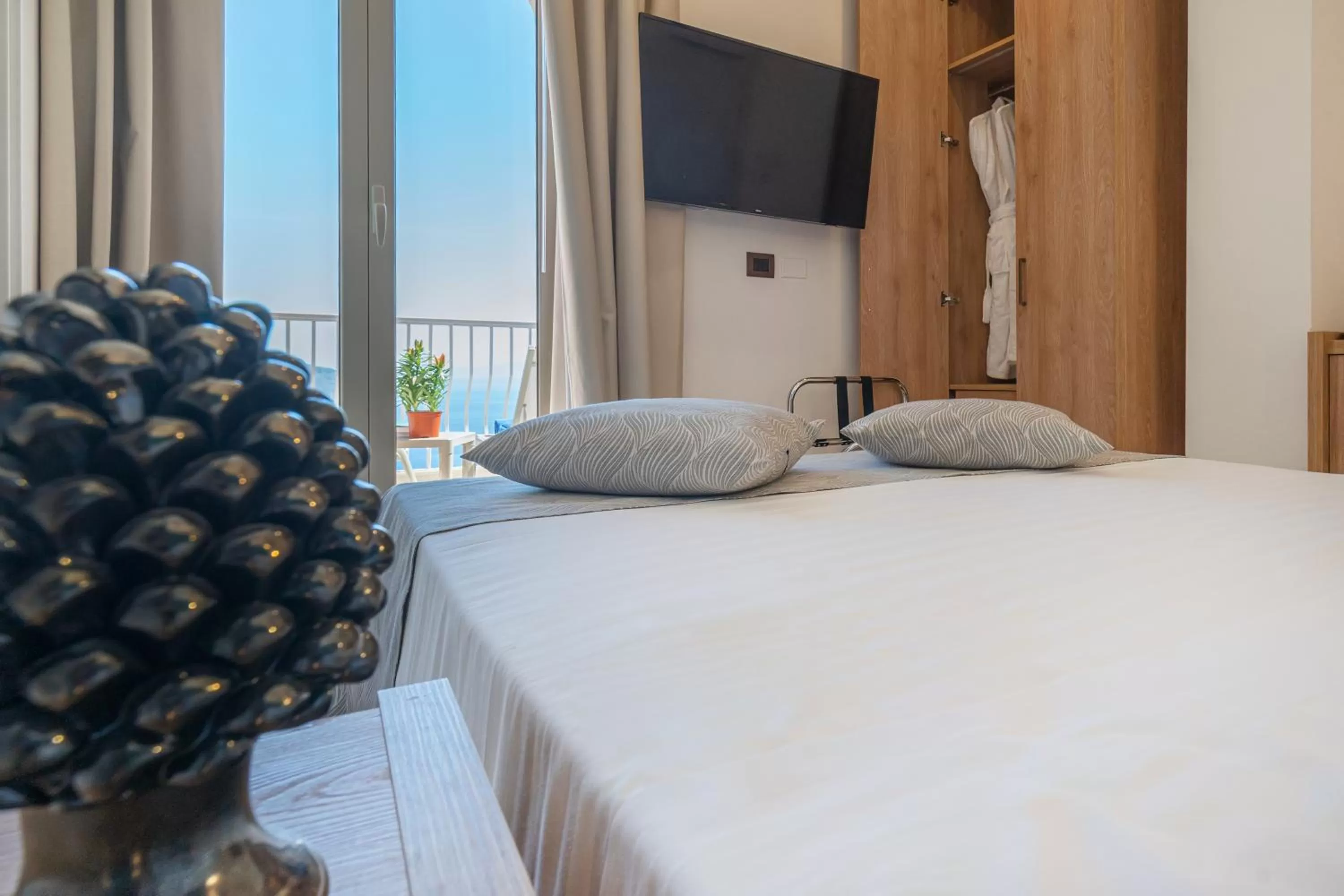 Deluxe Double Room with Terrace and Sea View in Splendid Hotel Taormina