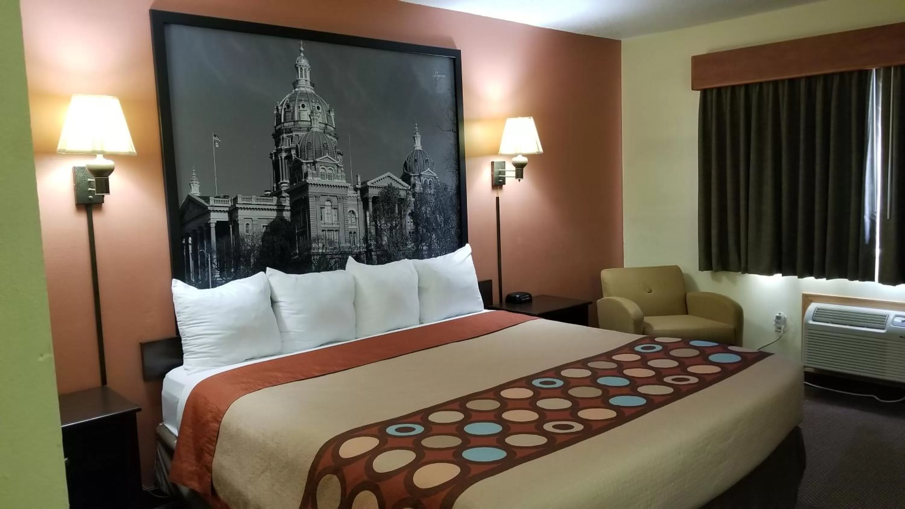 King Room - Mobility Access/Non-Smoking in Super 8 by Wyndham Ottumwa