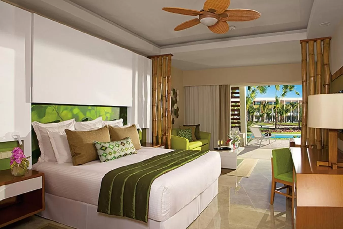 Junior Suite Swim Up in Dreams Onyx Resort & Spa - All Inclusive