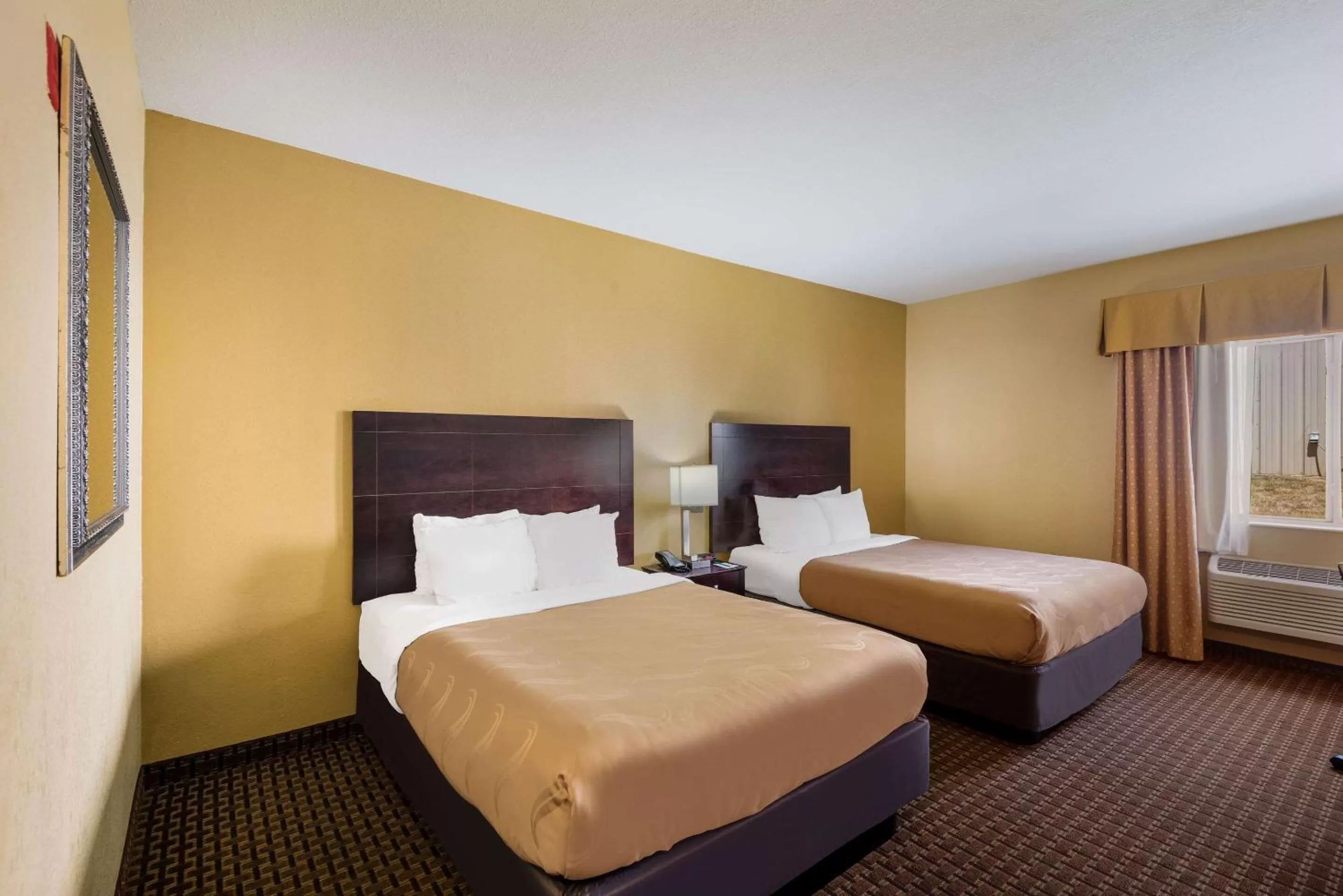 Bedroom, Bed in Quality Inn Des Moines North