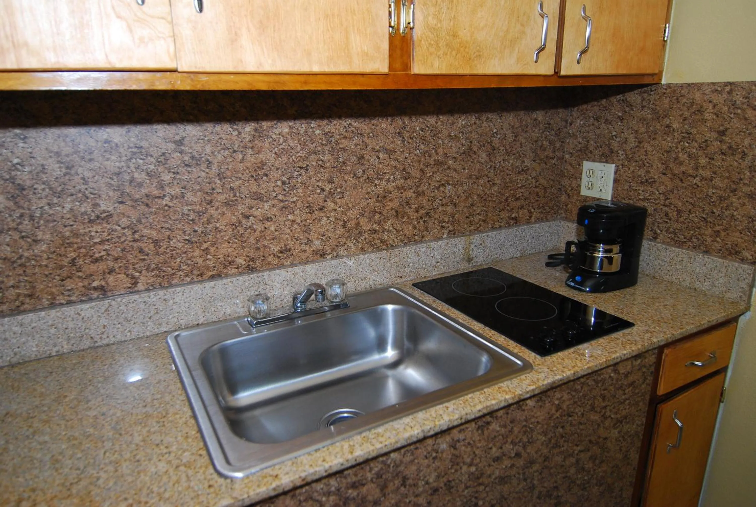 King Suite - Non-Smoking in Coach Light Inn