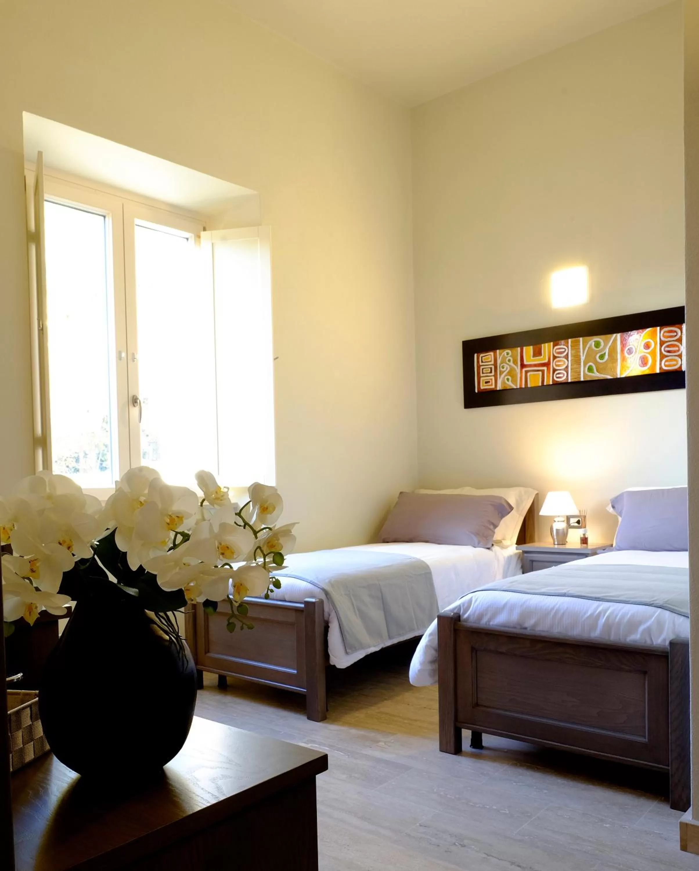 Twin Room in EOS Room and Breakfast