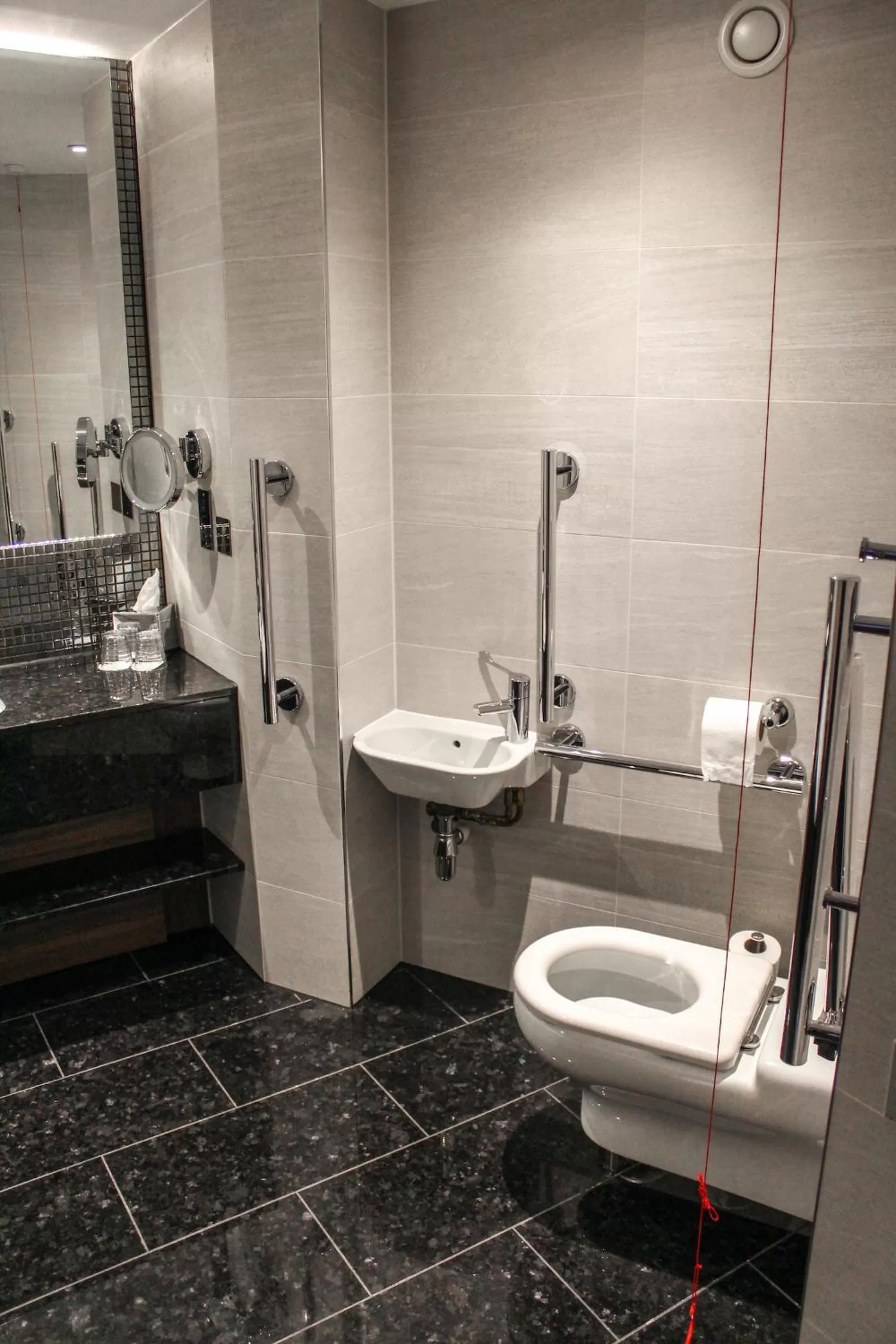 Standard King Room - Disability Access in Crowne Plaza London Heathrow T4 by IHG