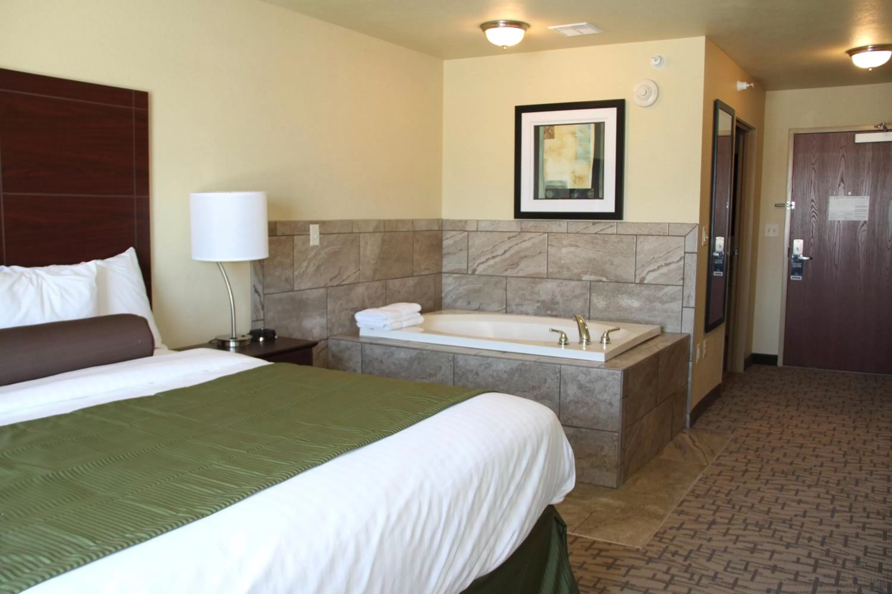 King Suite with Spa Bath in Cobblestone Hotel & Suites - Devils Lake