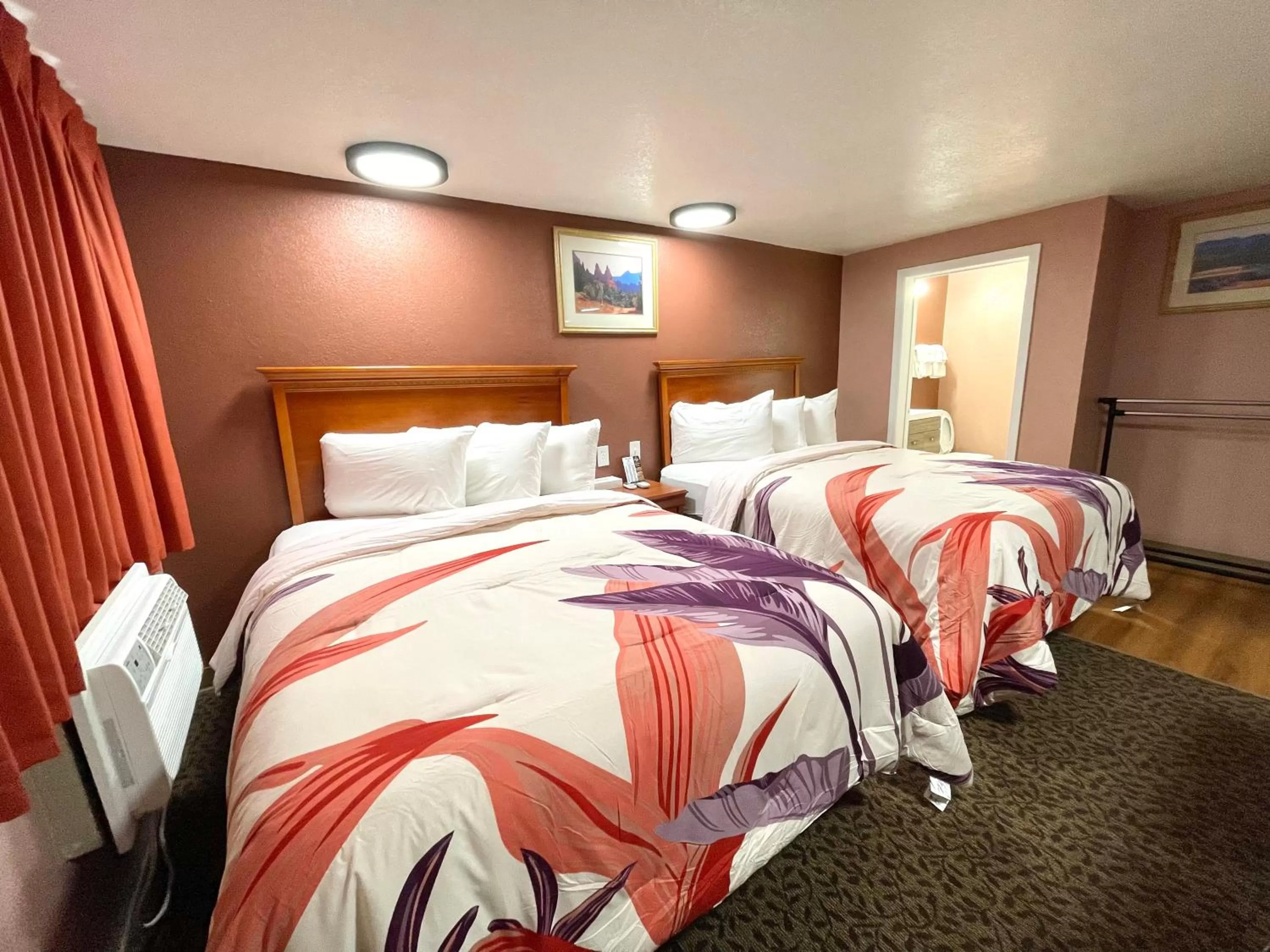 One-Bedroom Family Apartment - single occupancy in Annie Oakley Motel Oakley