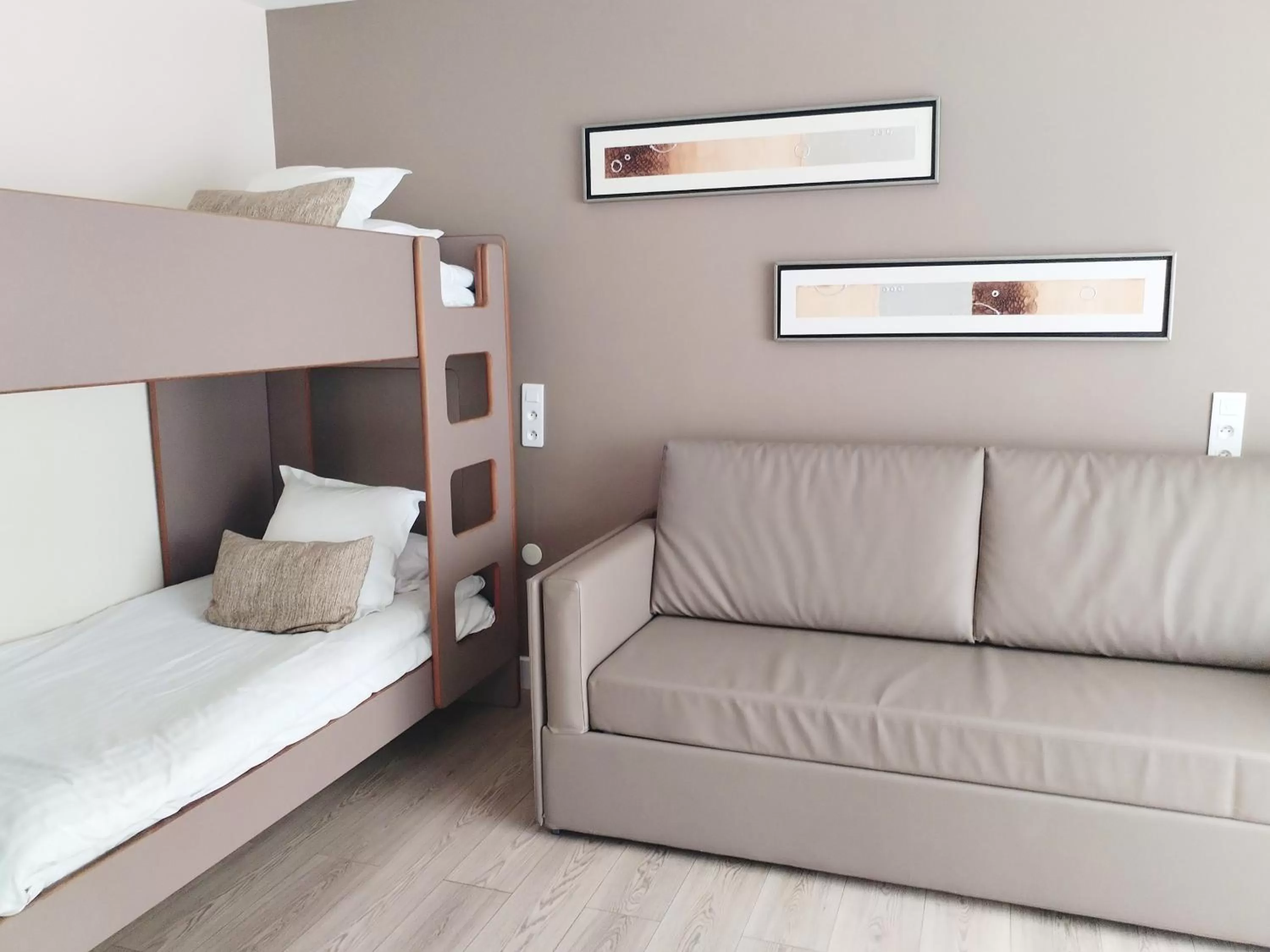 Junior Queen Suite with Balcony  in Best Western Plus Hôtel la Rade