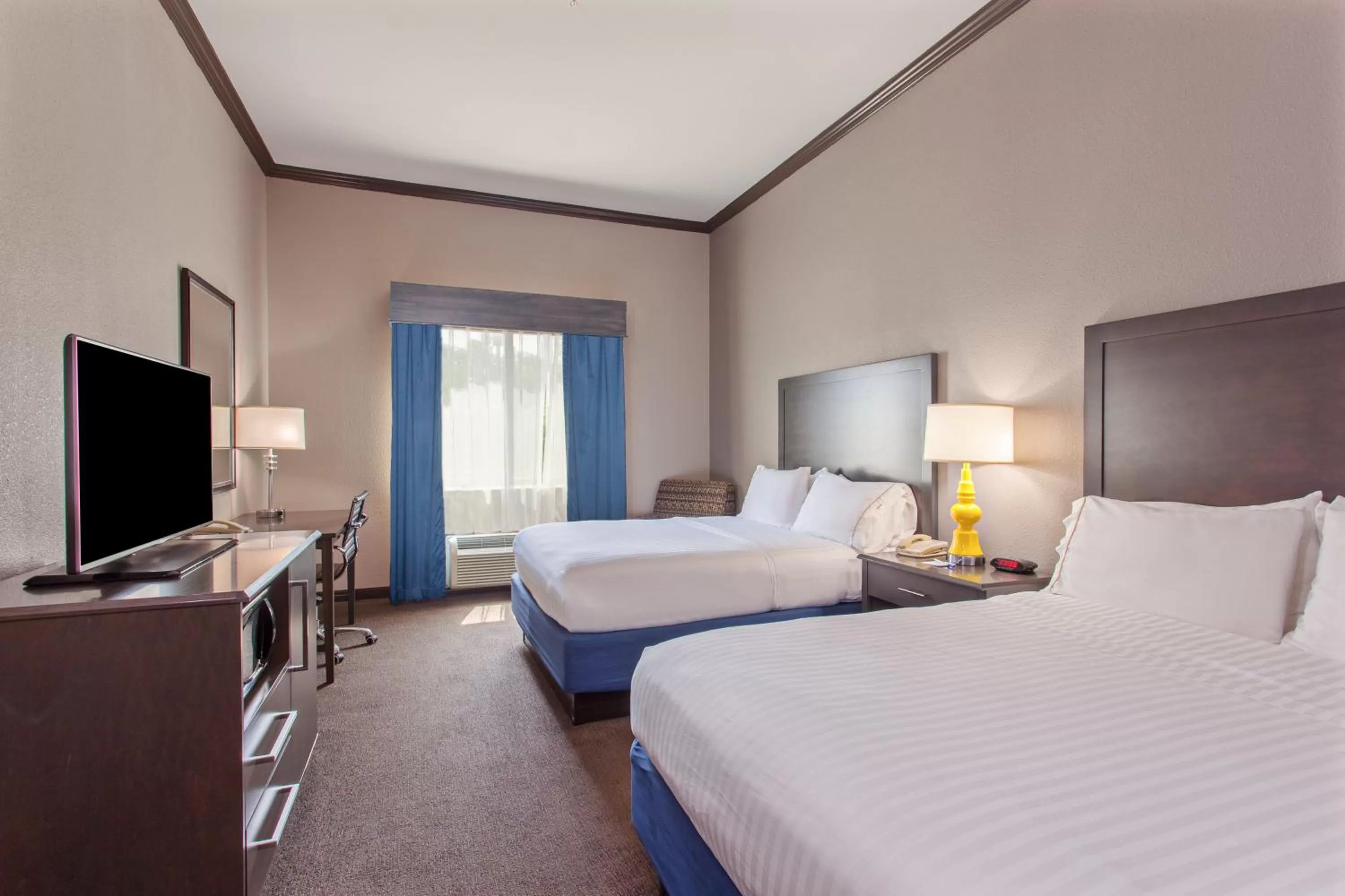 Standard Queen Room with Two Queen Beds in Holiday Inn Express & Suites Wharton by IHG