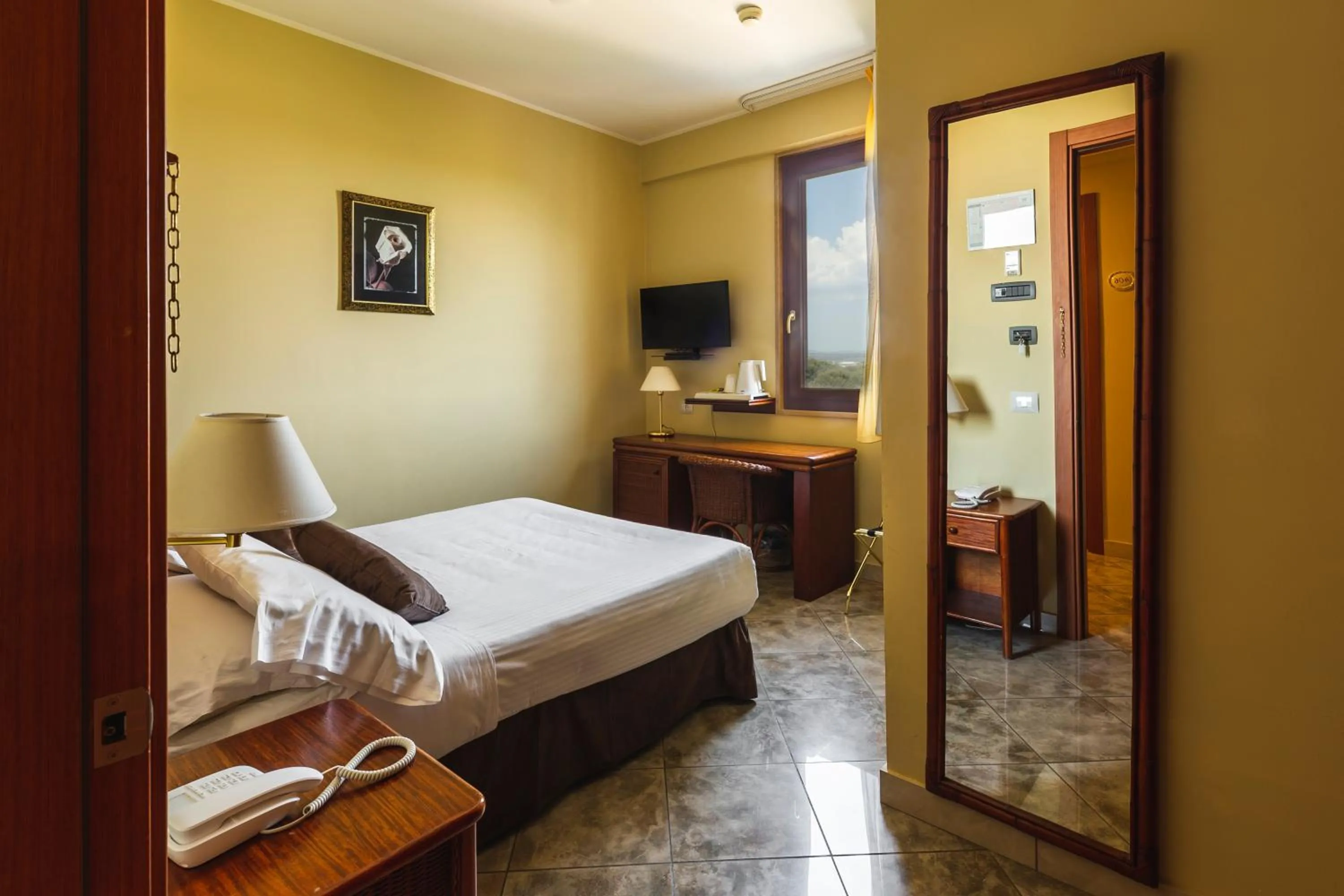 Economy Double Room - single occupancy in Apulia Hotel Taranto Ara Solis