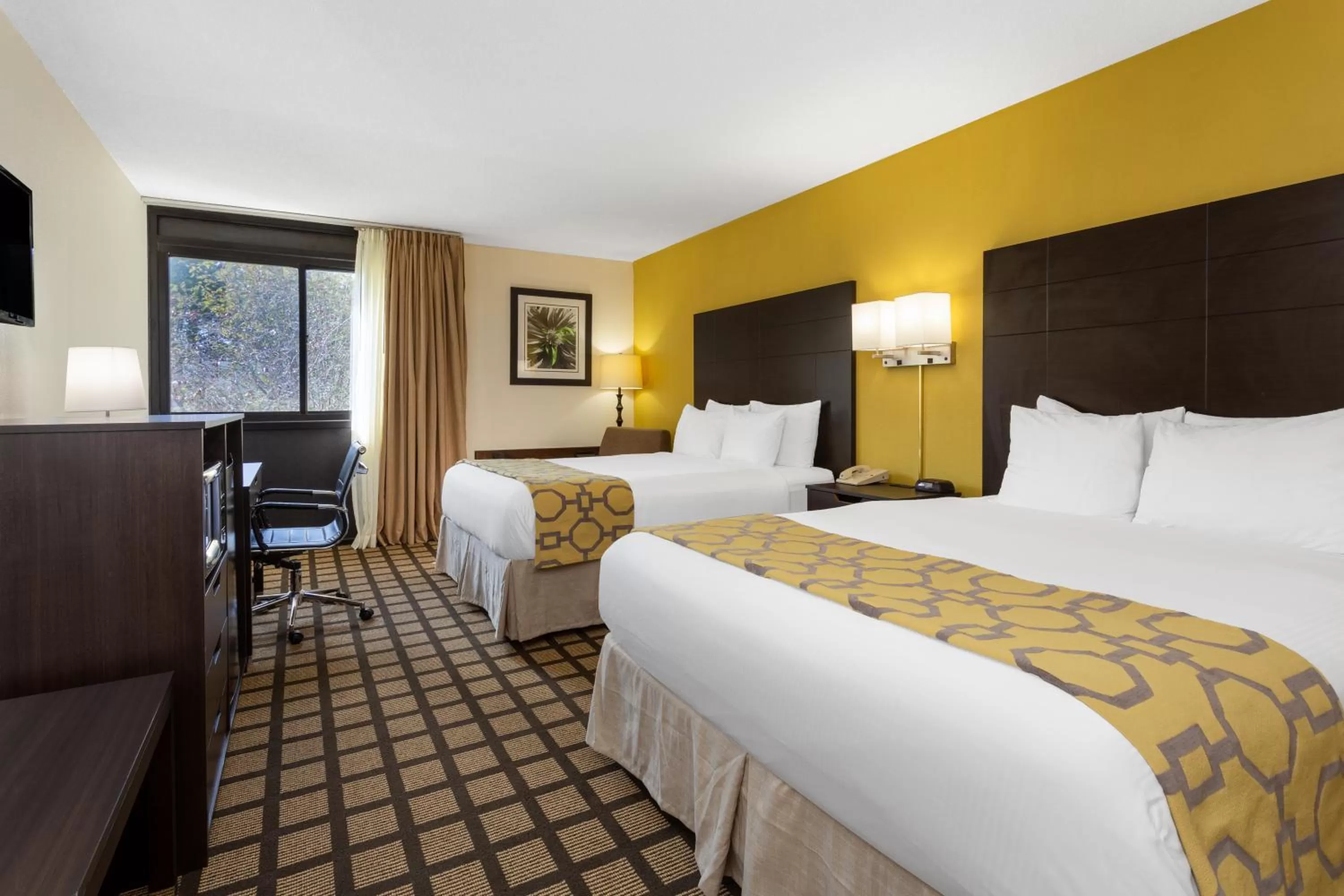 Deluxe Queen Room - Mobility Access/Non-Smoking in Baymont by Wyndham Queensbury/Lake George