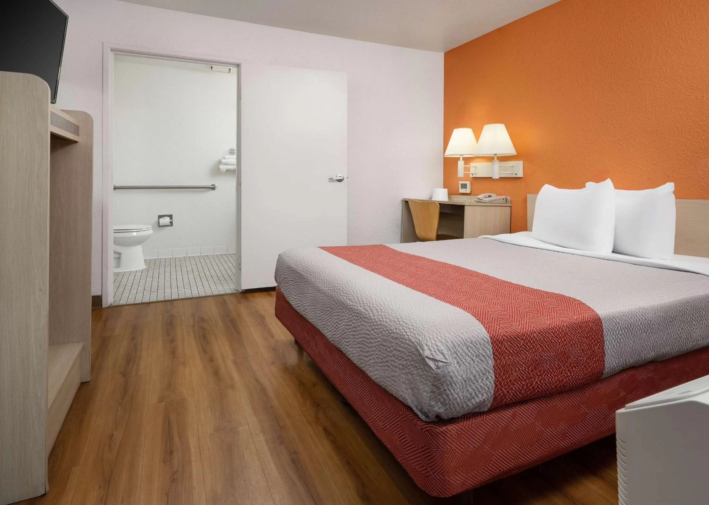 Queen Room in Motel 6-Buena Park, CA - Knotts Berry Farm - Disneyland