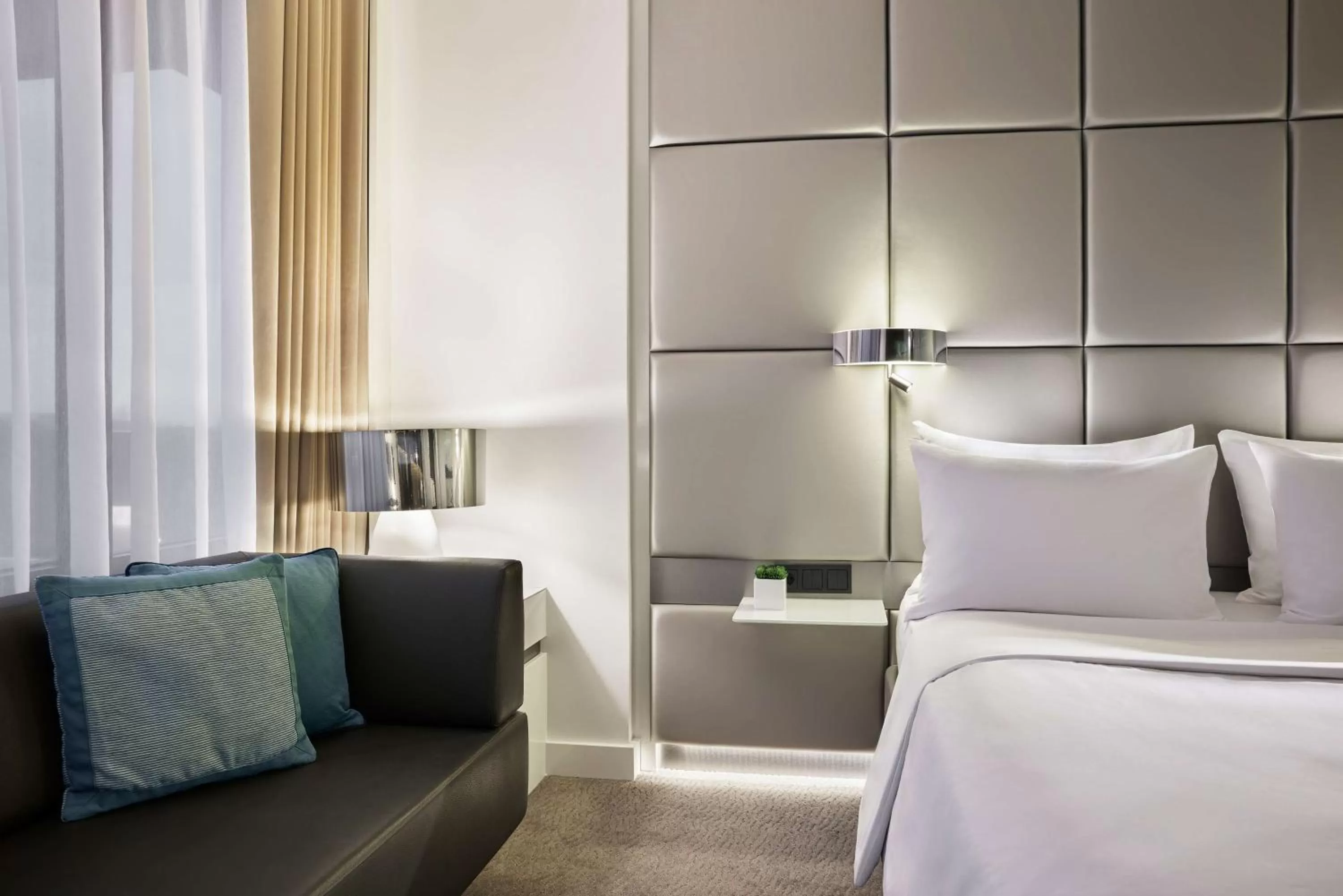 Deluxe Queen Room in Lindner Hotel Dusseldorf Seestern, part of JdV by Hyatt