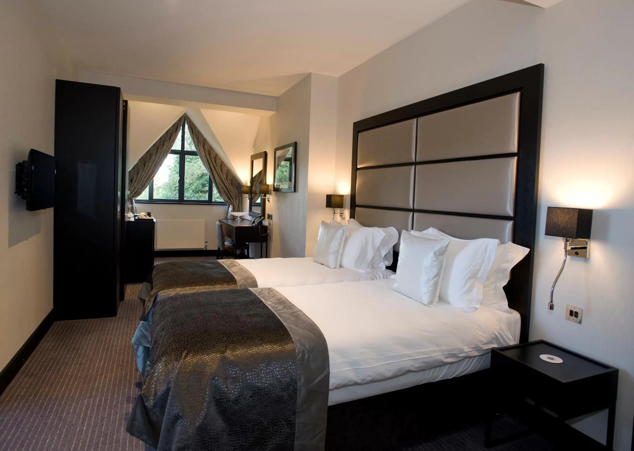 Standard Twin Room in The Lodge at Kingswood